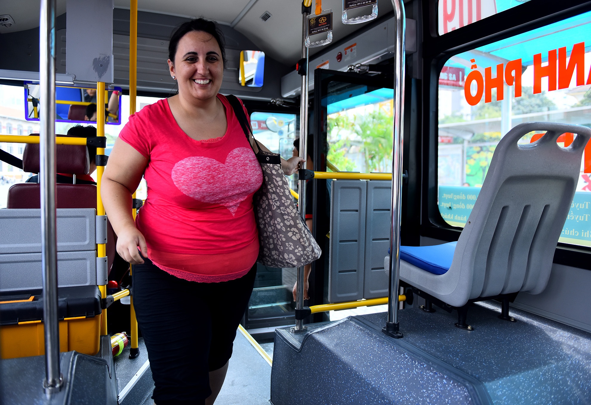 xe buyt 5 sao tren duong pho Sai Gon anh 14