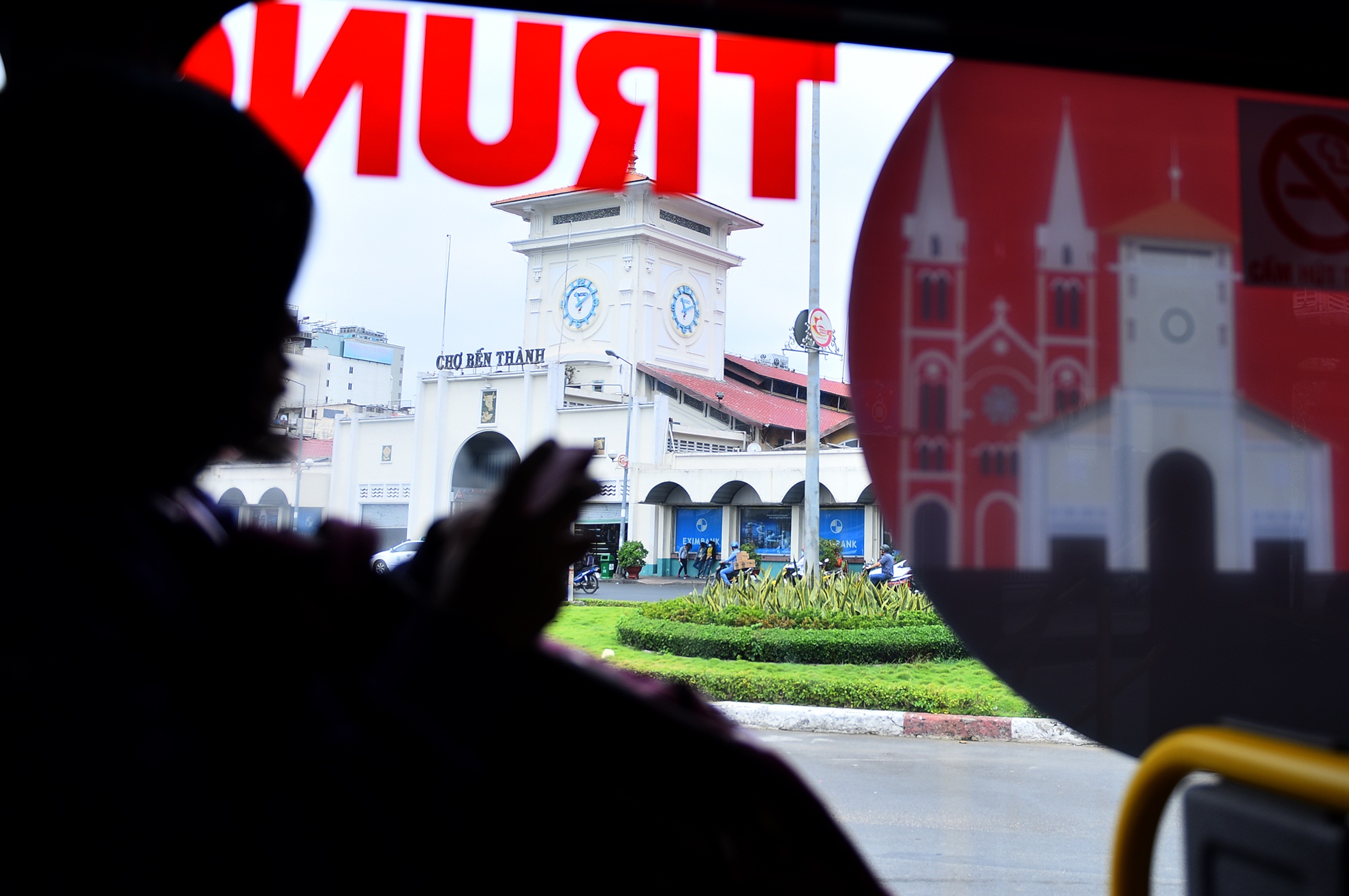 xe buyt 5 sao tren duong pho Sai Gon anh 15