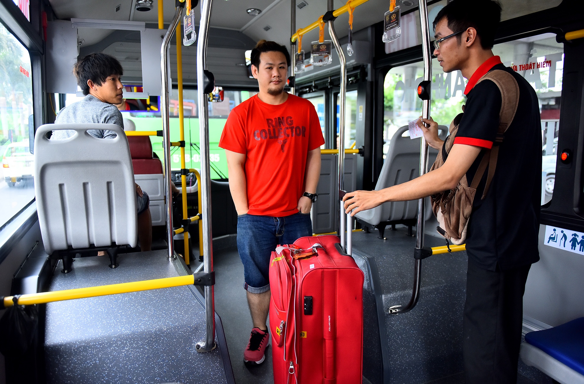 xe buyt 5 sao tren duong pho Sai Gon anh 7