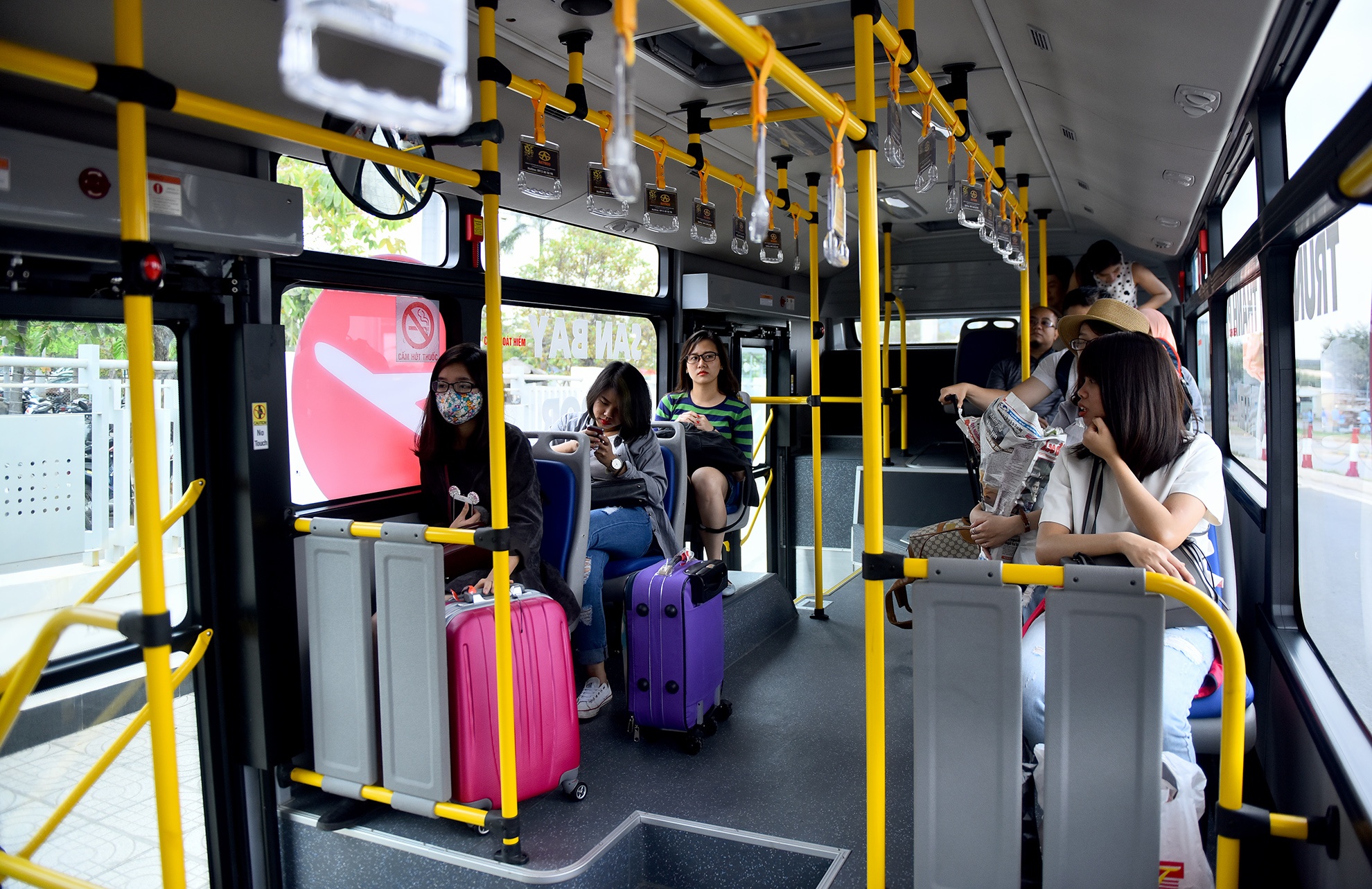 xe buyt 5 sao tren duong pho Sai Gon anh 8