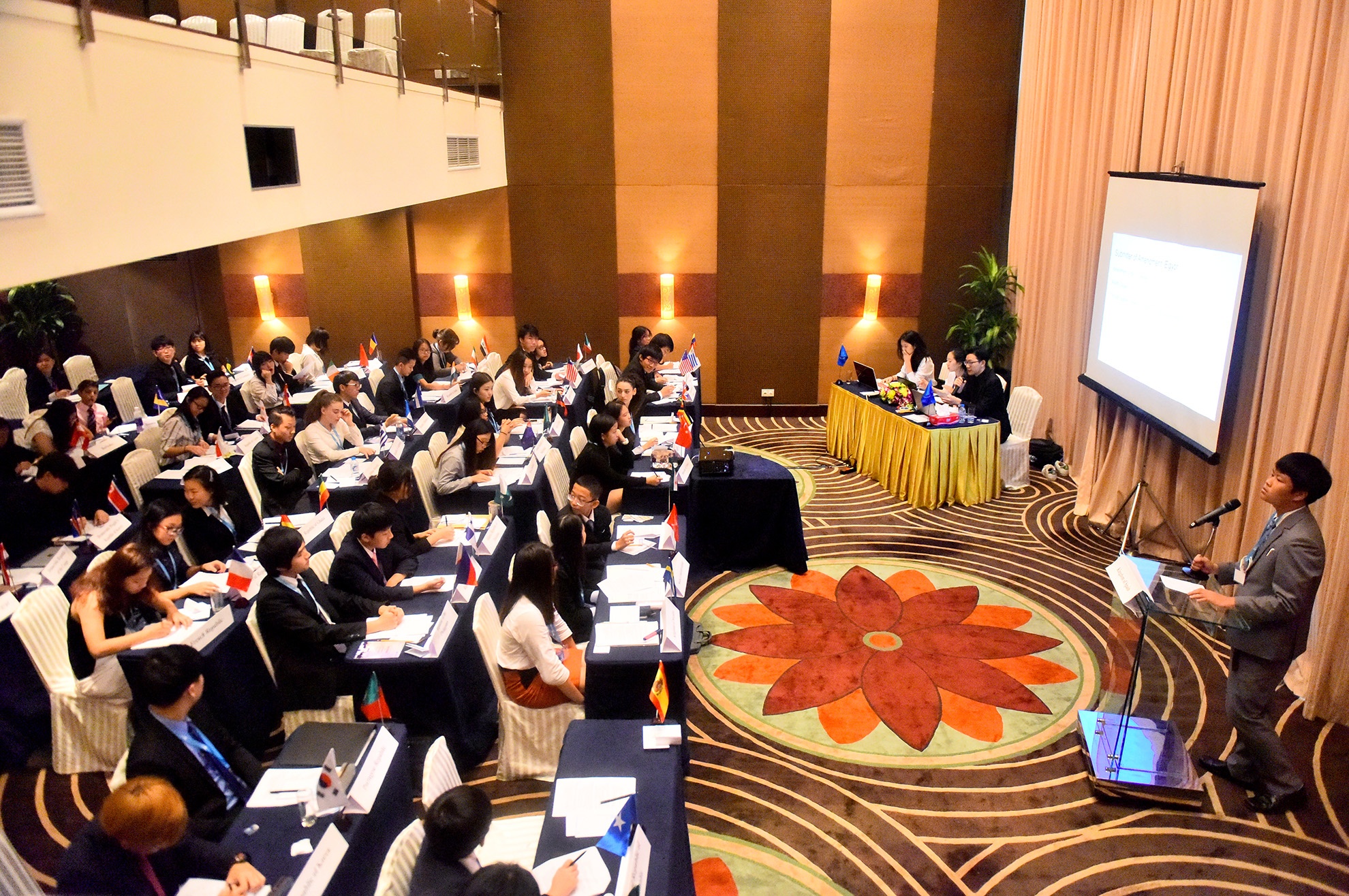 Hoi nghi Mo hinh Lien Hiep quoc anh 1