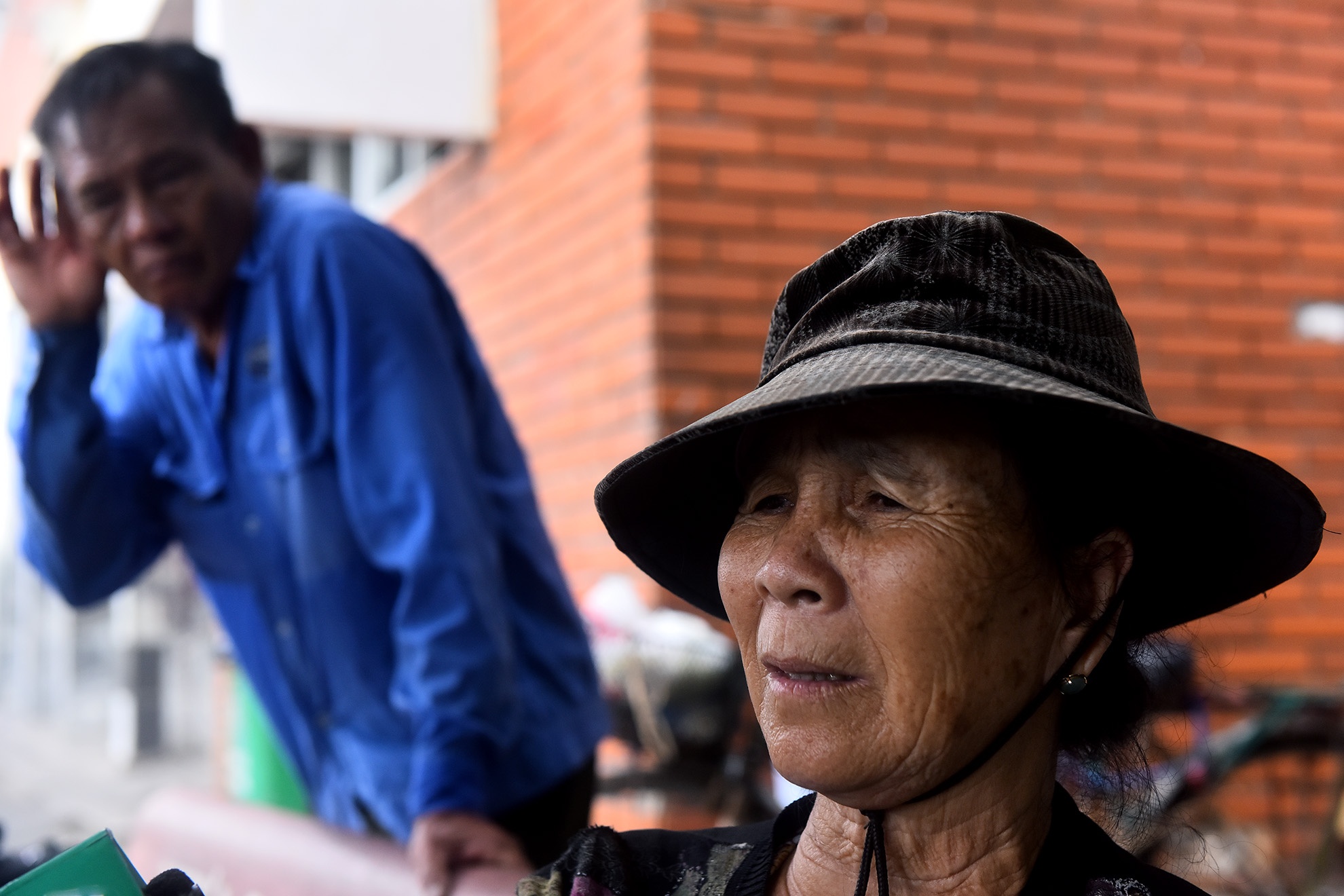 chuyen khach di tau do sap cau Ghenh anh 7