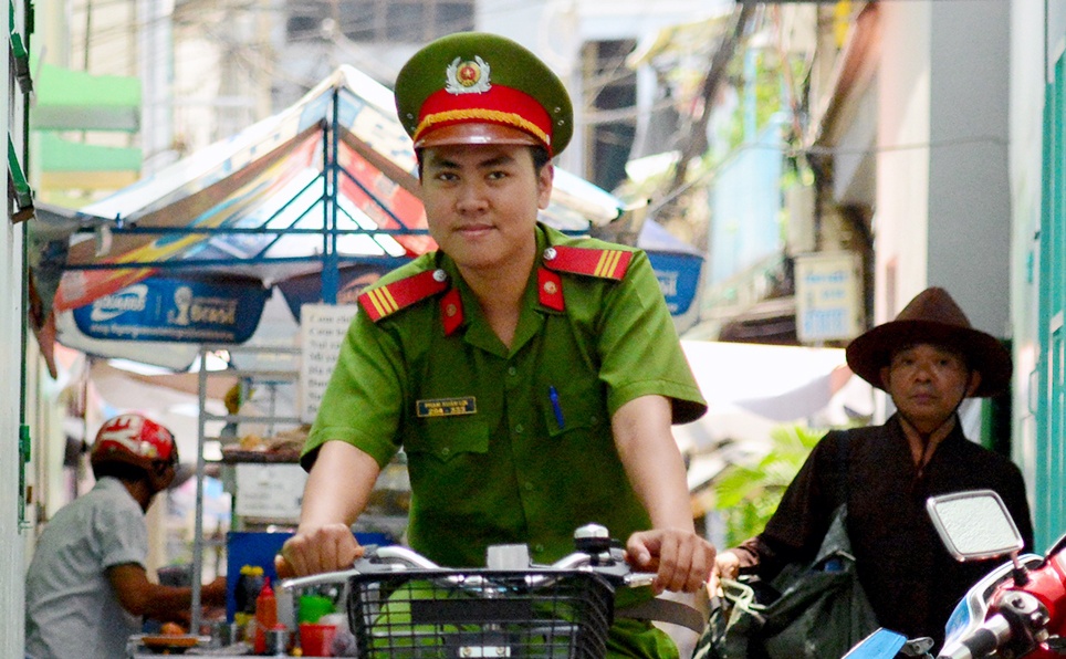 Canh sat o Sai Gon tuan tra bang xe dap hinh anh