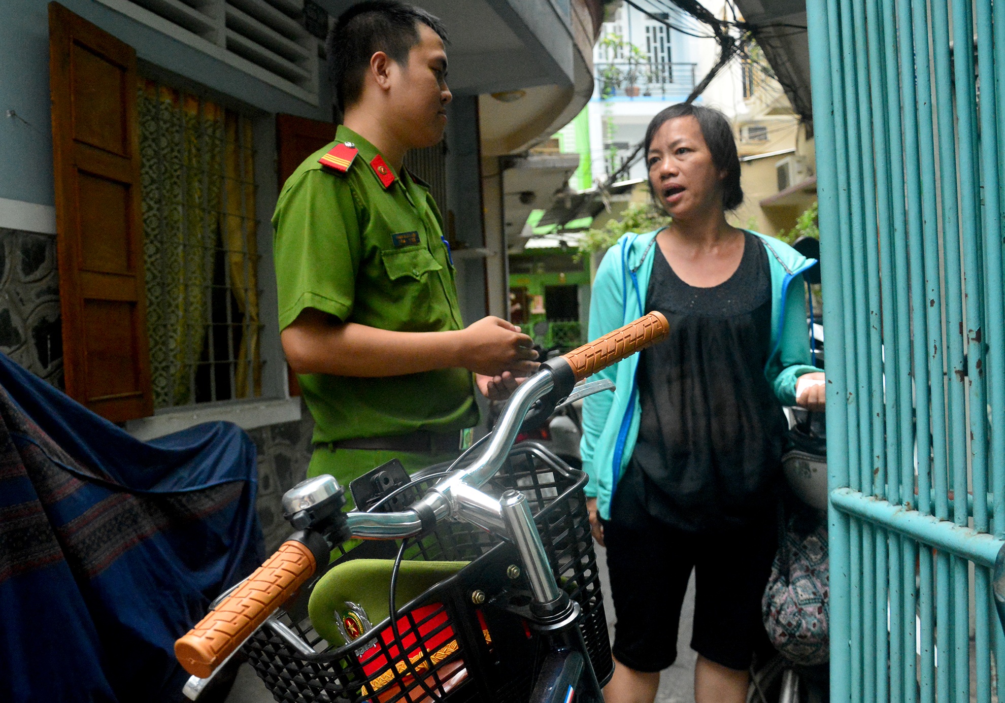 Cong an TP HCM tuan tra bang xe dap anh 9