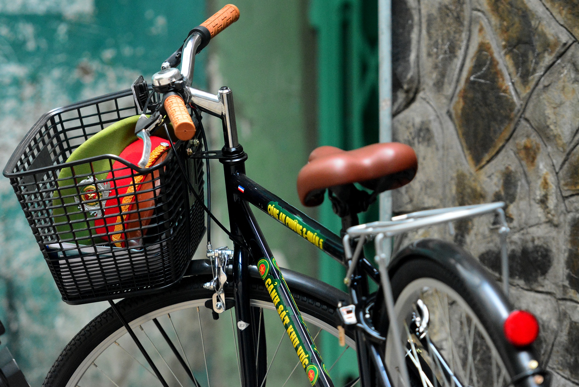 Cong an TP HCM tuan tra bang xe dap anh 3