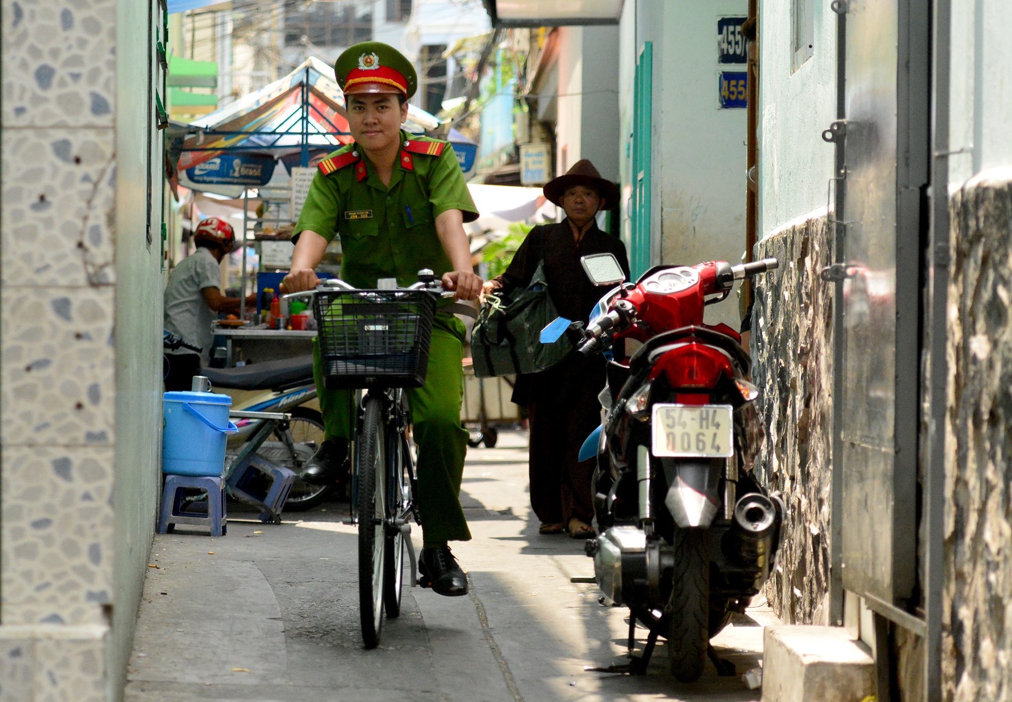 Cong an TP HCM tuan tra bang xe dap anh 7