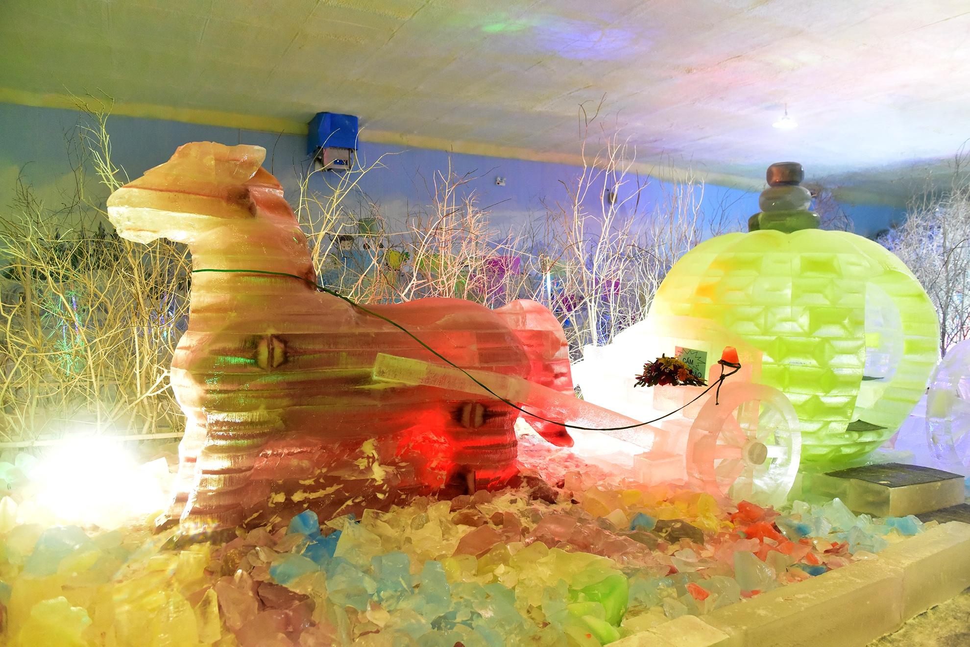 Gioi tre no dua voi bang tuyet o Sai Gon anh 7