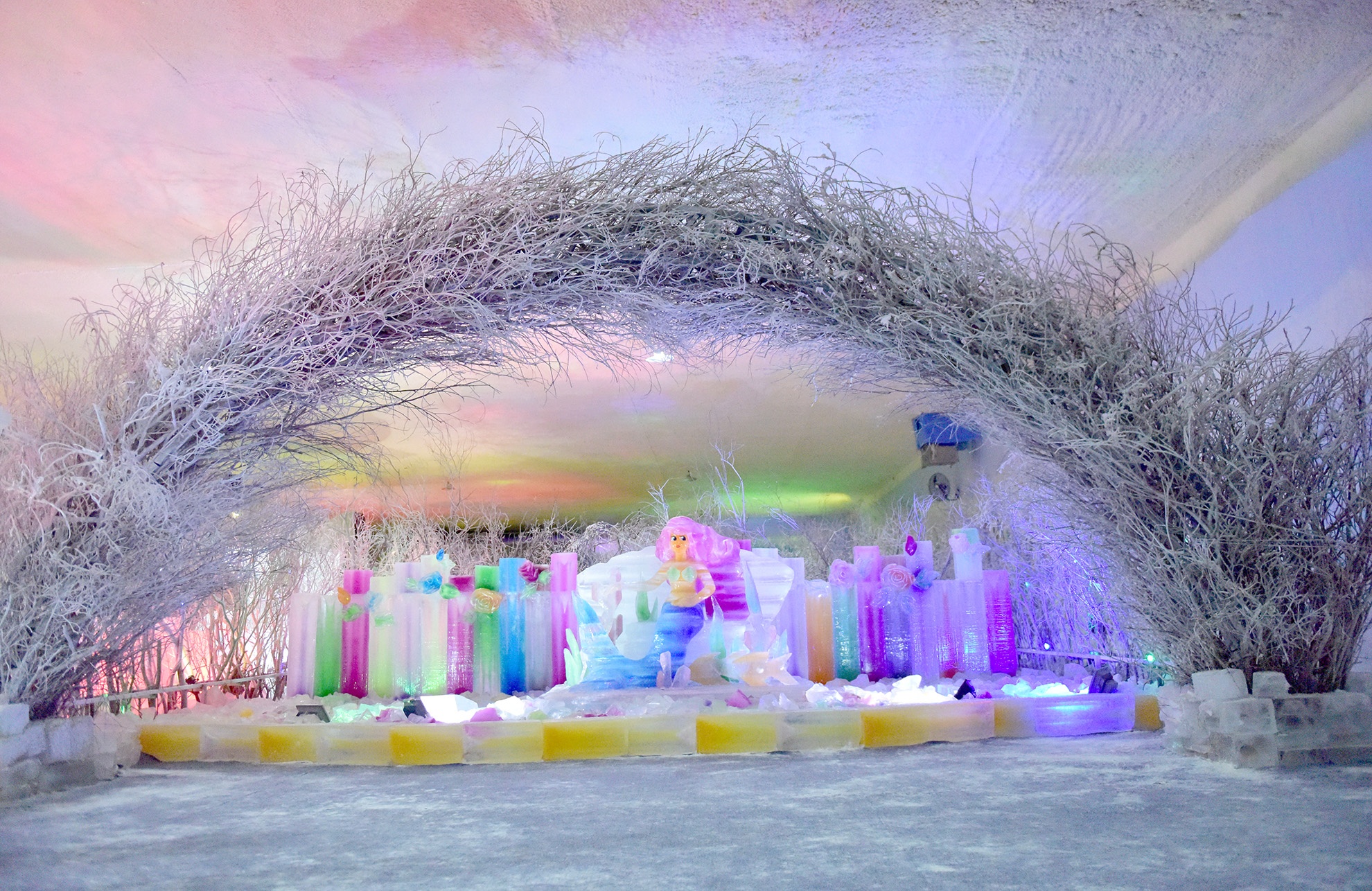 Gioi tre no dua voi bang tuyet o Sai Gon anh 2