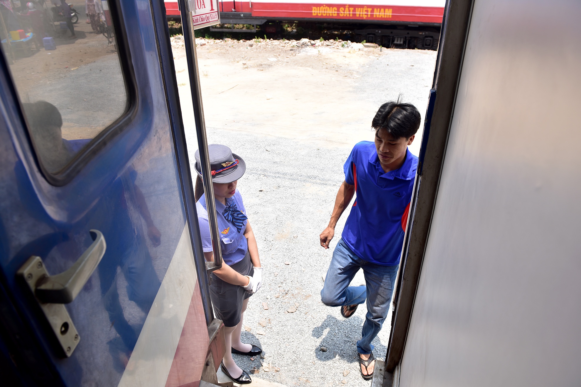 chuyen tau 10.000 dong anh 9