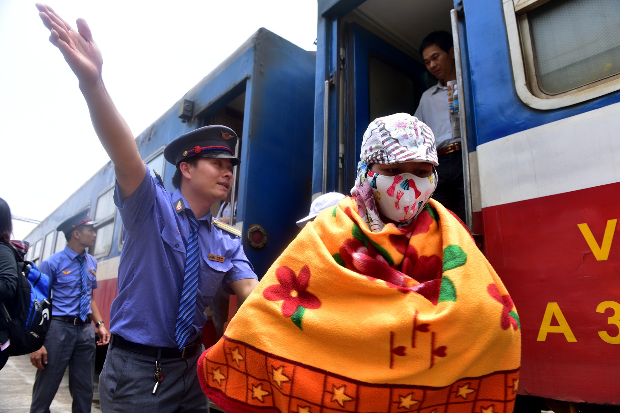 Chuyen tau Sai Gon - Di An gia ve 10.000 dong hinh anh