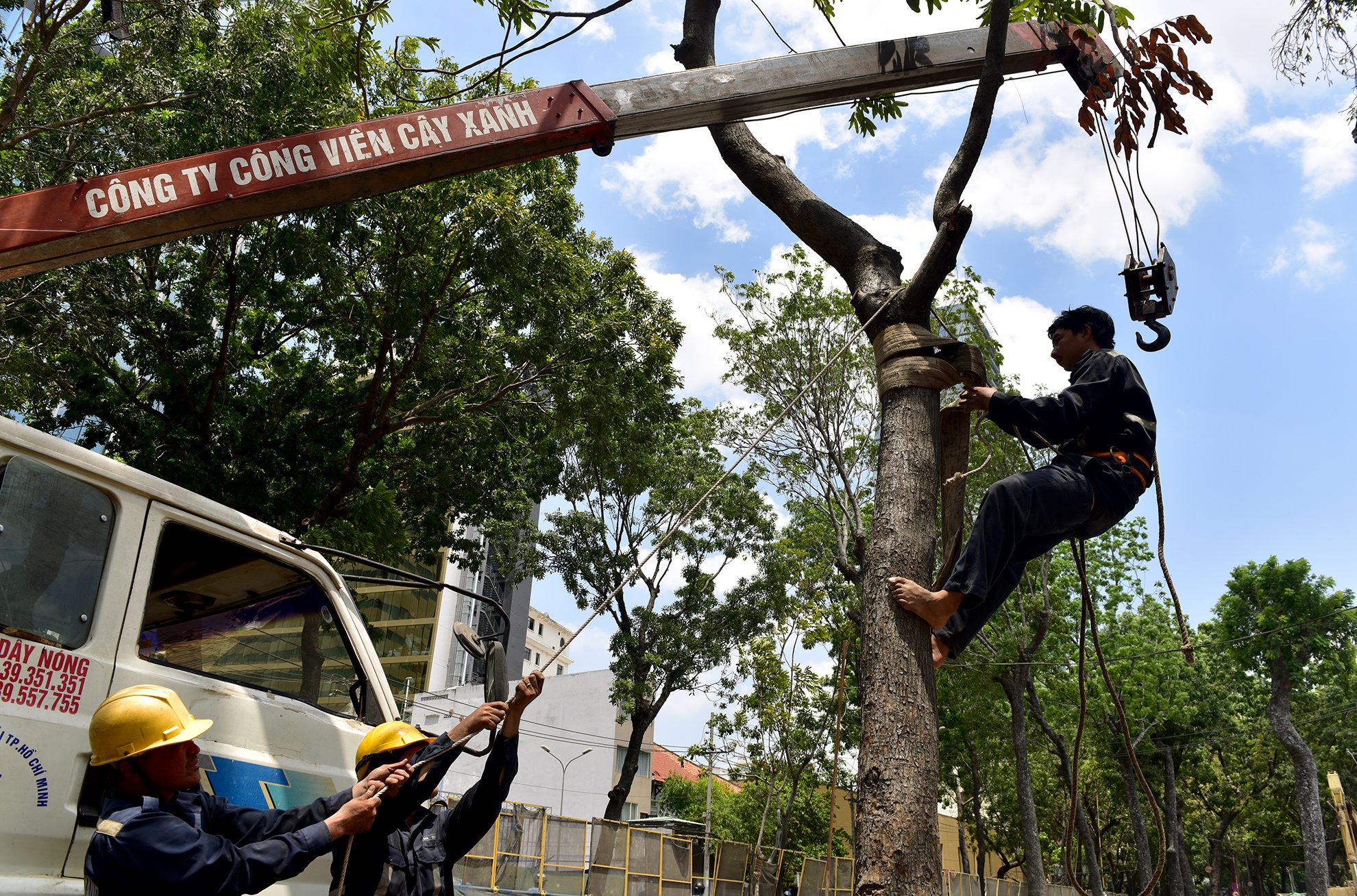 bung cay xay nha ga metro o Sai Gon anh 2