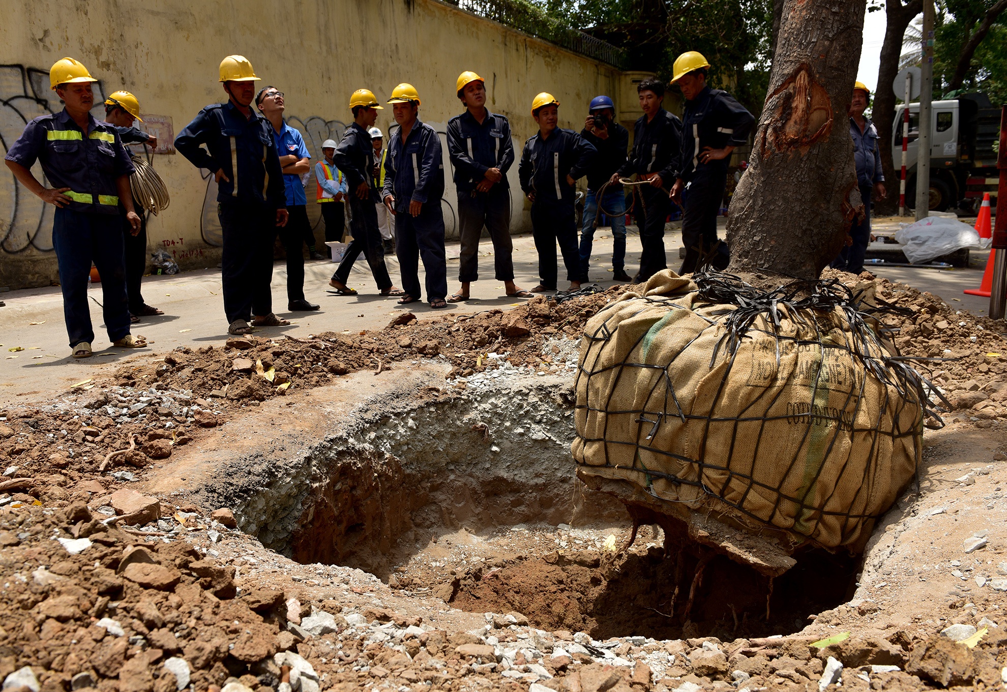 bung cay xay nha ga metro o Sai Gon anh 3