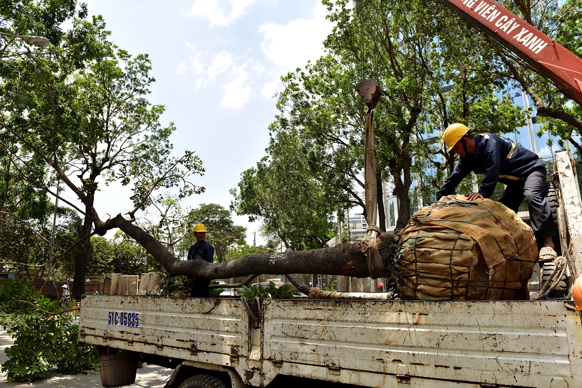 bung cay xay nha ga metro o Sai Gon anh 6