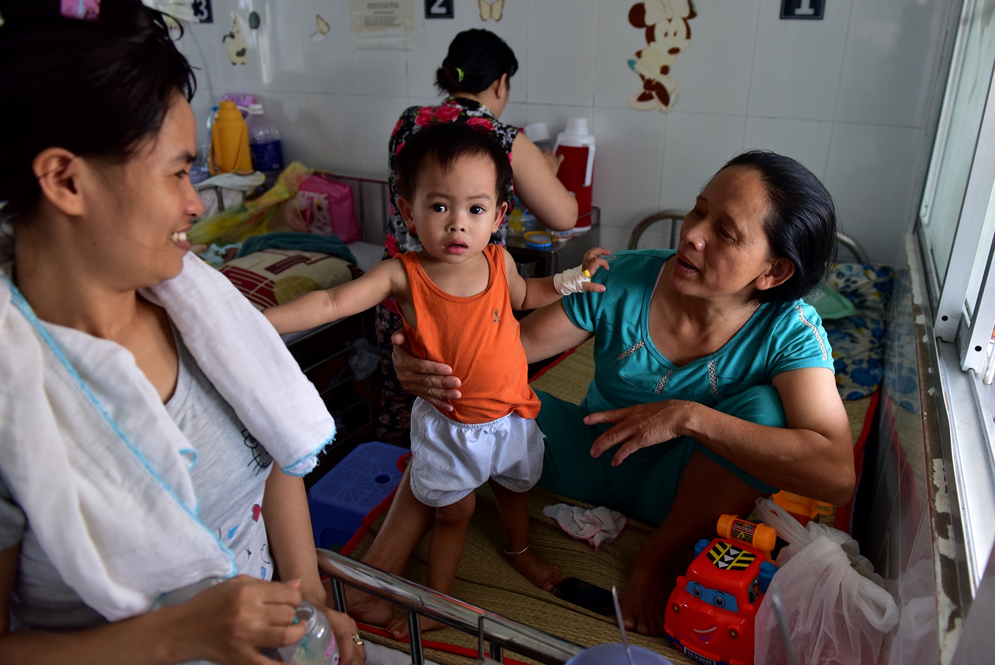 tre nhap vien do nang nong anh 11