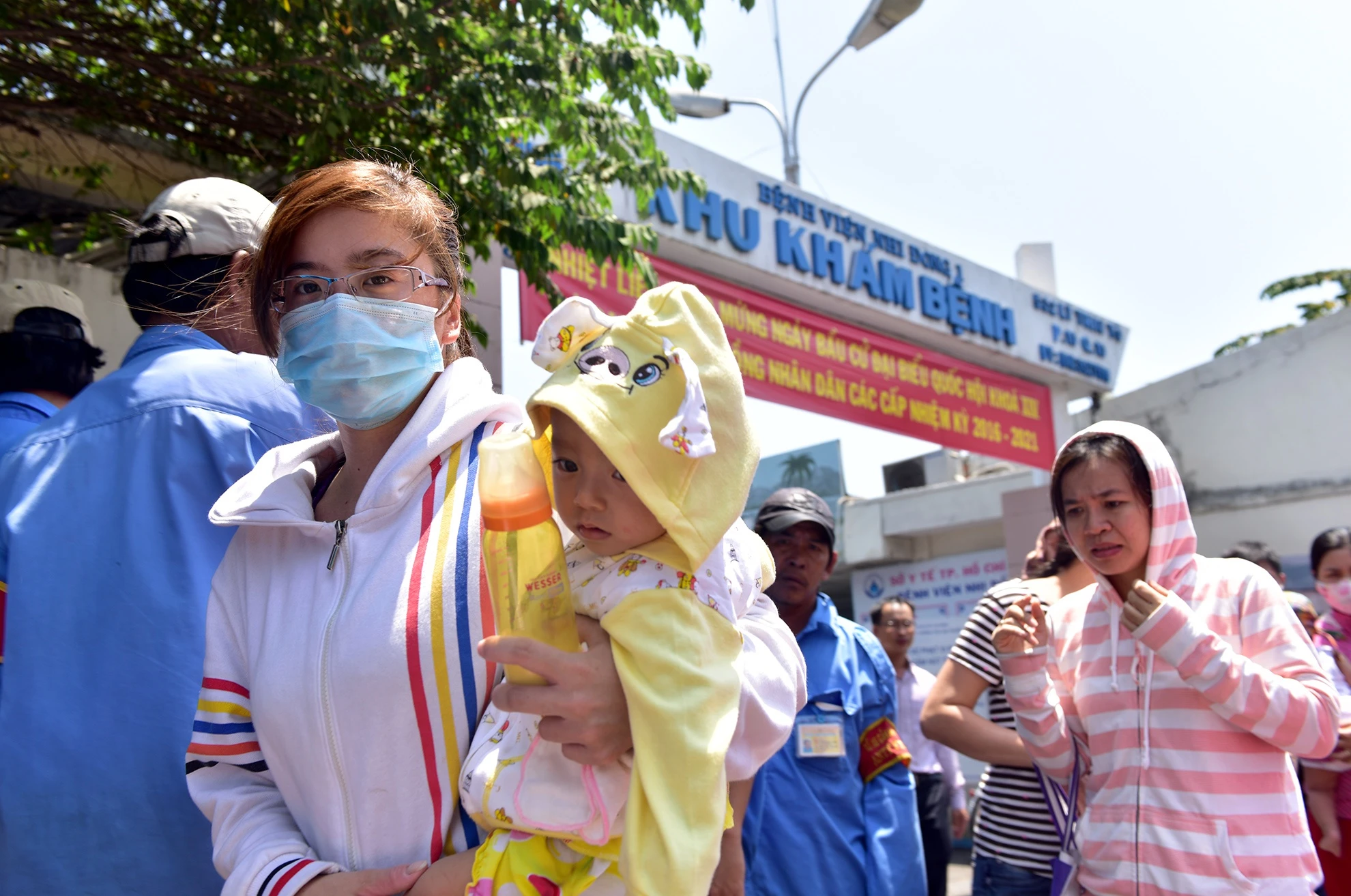 tre nhap vien do nang nong anh 2