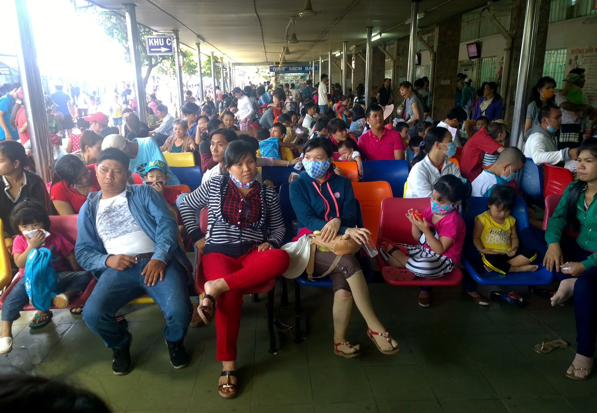 tre nhap vien do nang nong anh 3