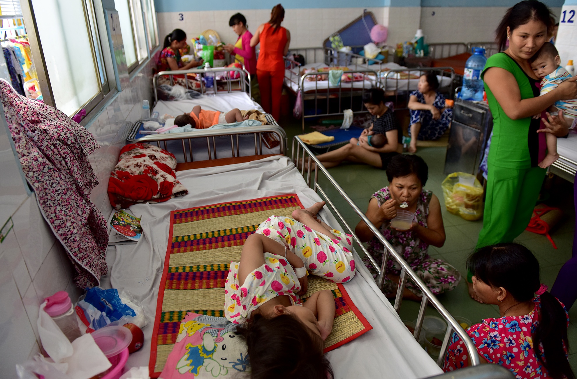 tre nhap vien do nang nong anh 4