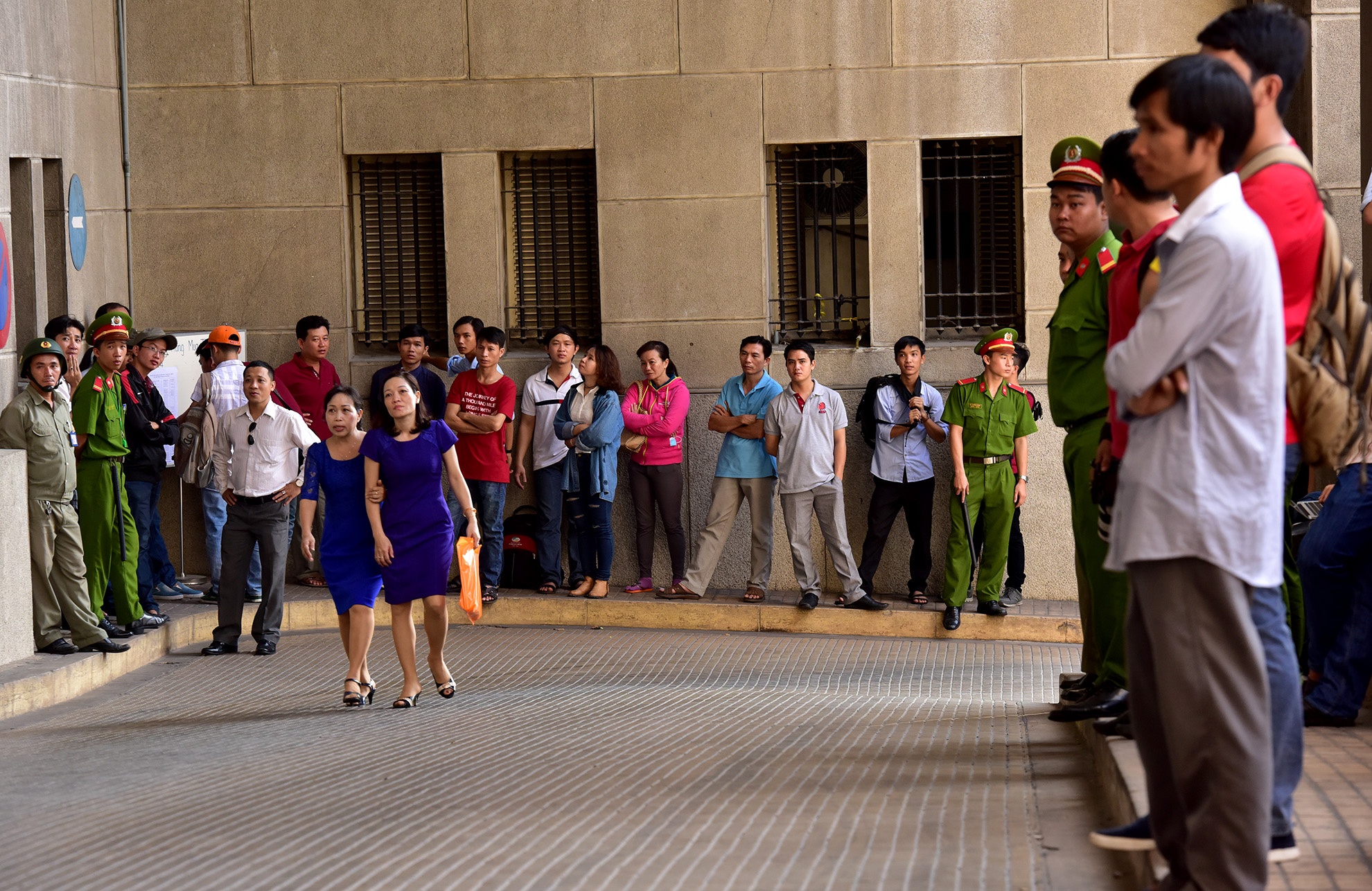 ban tien luu niem 100 dong o TP HCM anh 8