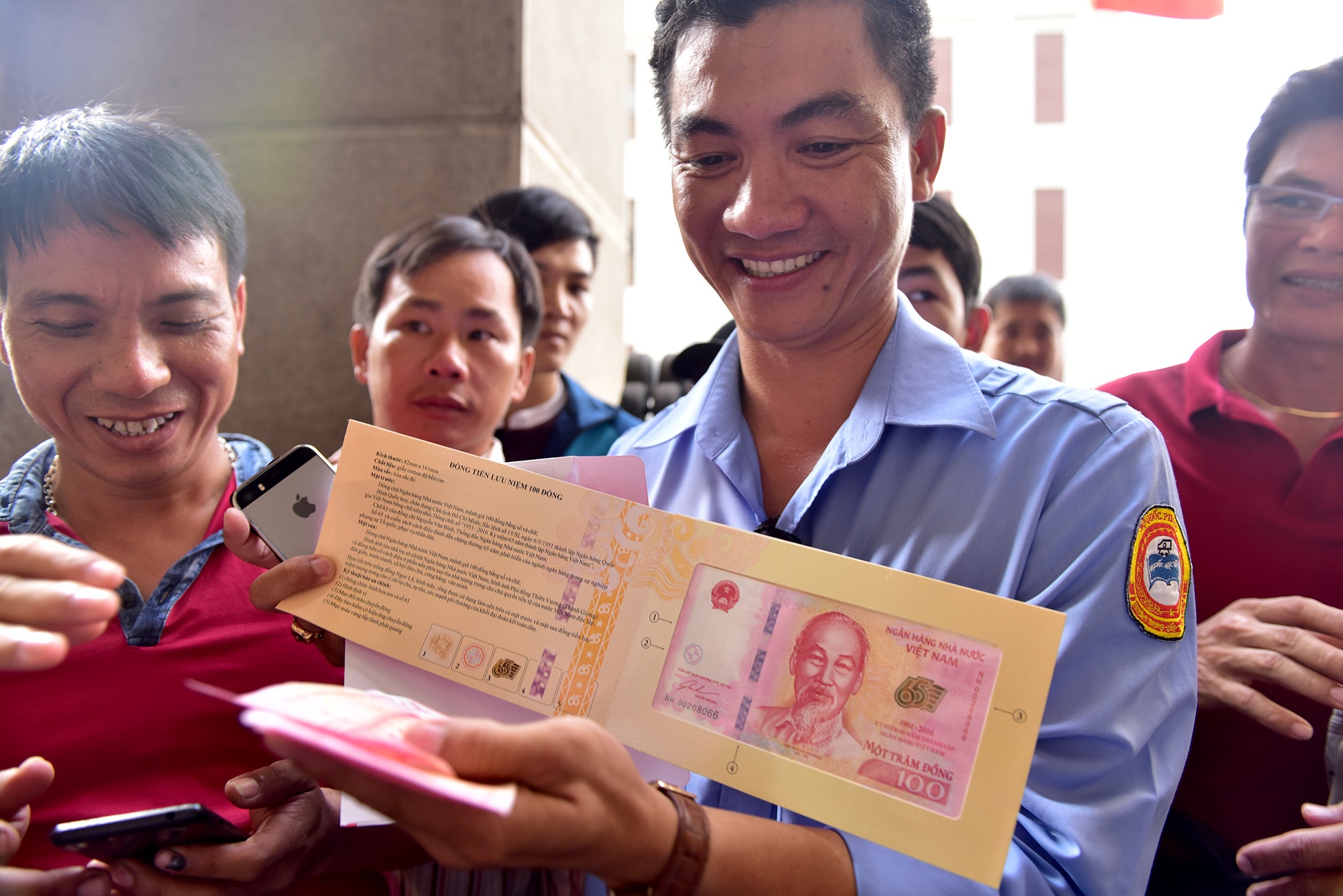 ban tien luu niem 100 dong o TP HCM anh 3