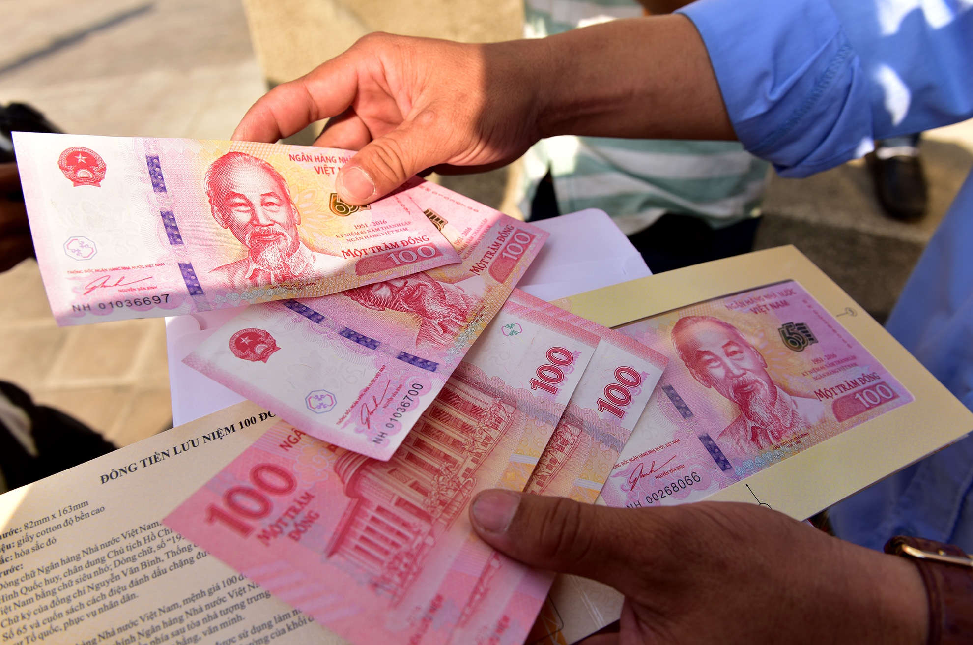 ban tien luu niem 100 dong o TP HCM anh 4