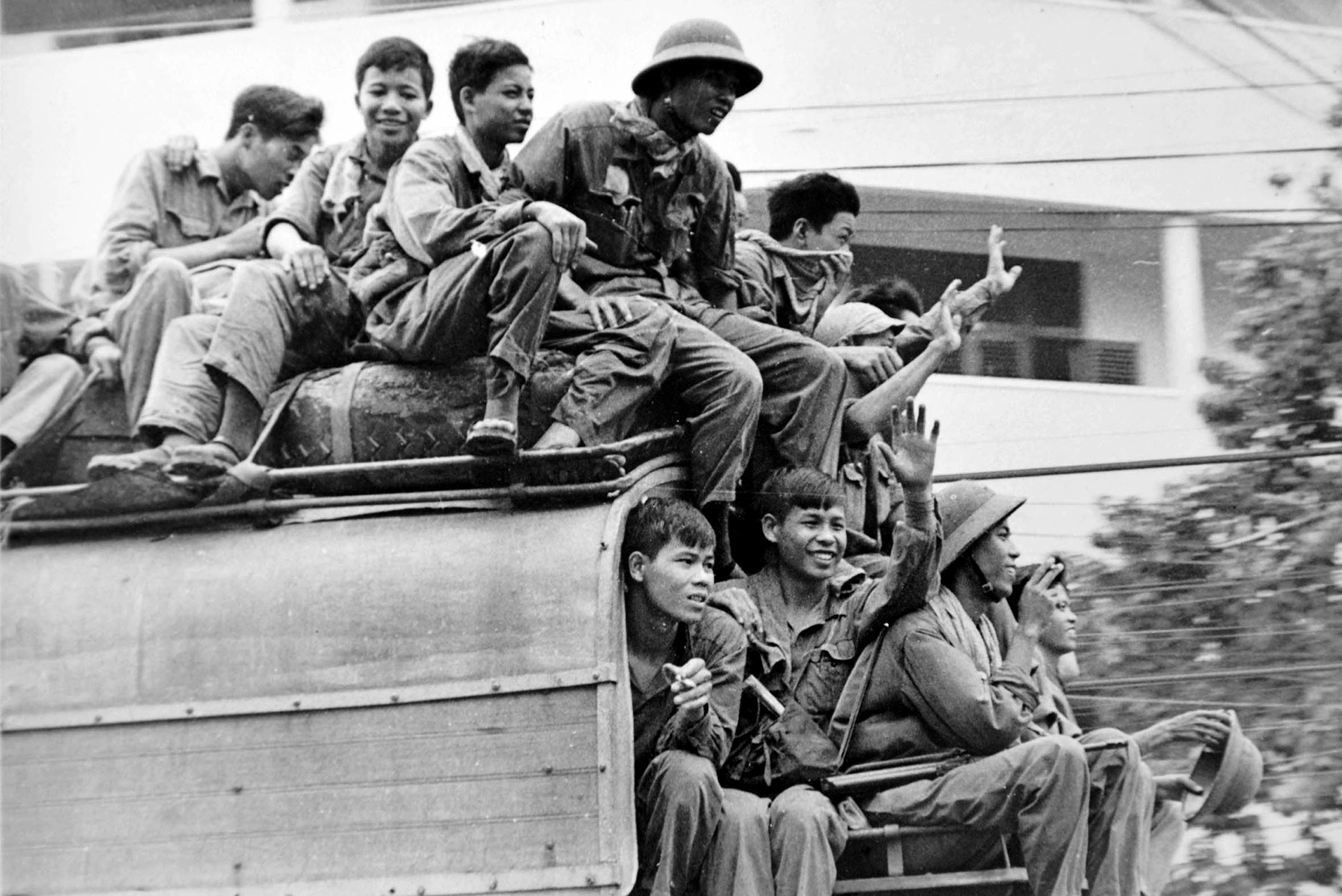 Khoanh khac Sai Gon 30/4/1975 cua thanh nien 19 tuoi hinh anh