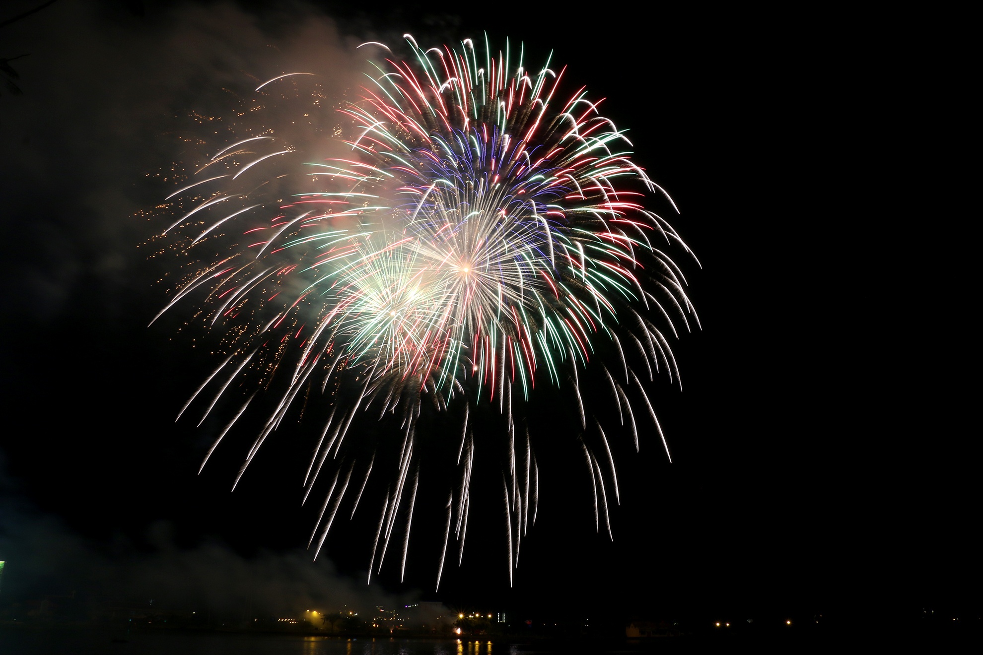 hinh anh phao hoa 30/4 anh 9