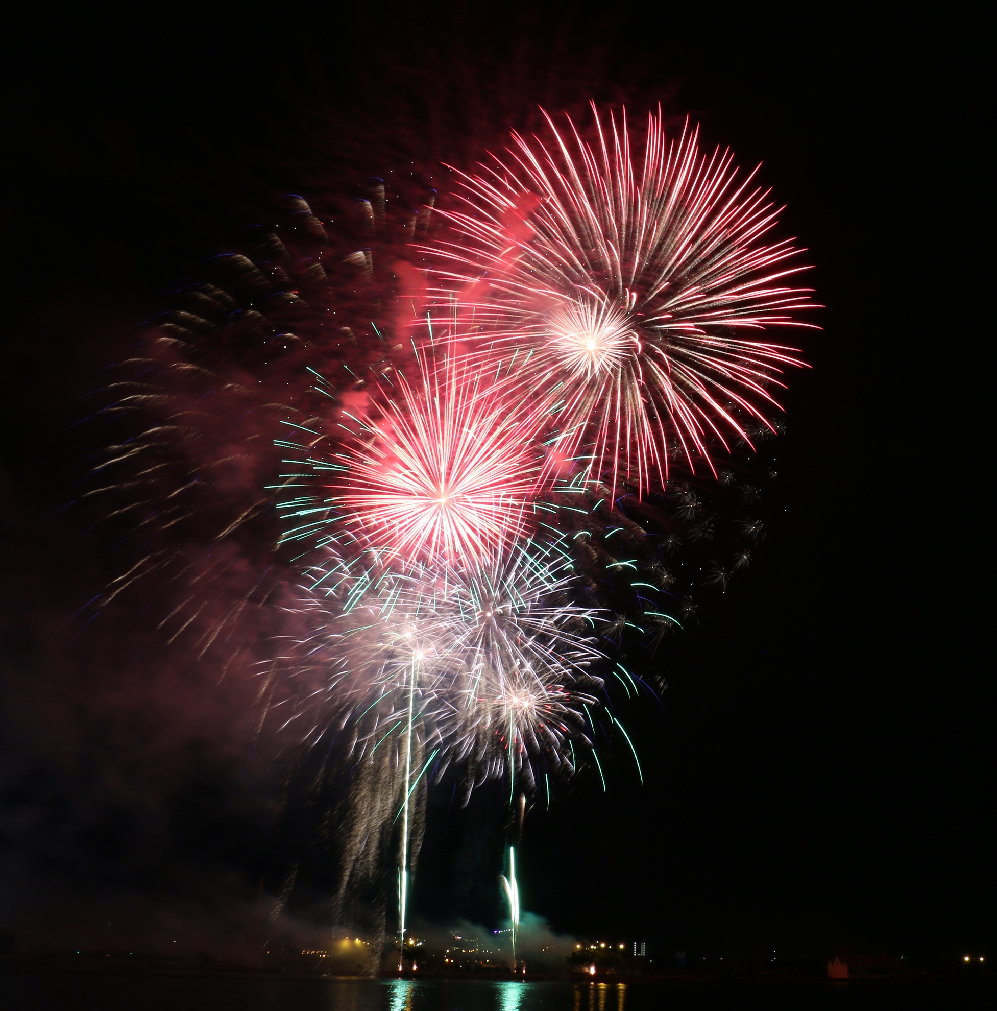 hinh anh phao hoa 30/4 anh 2