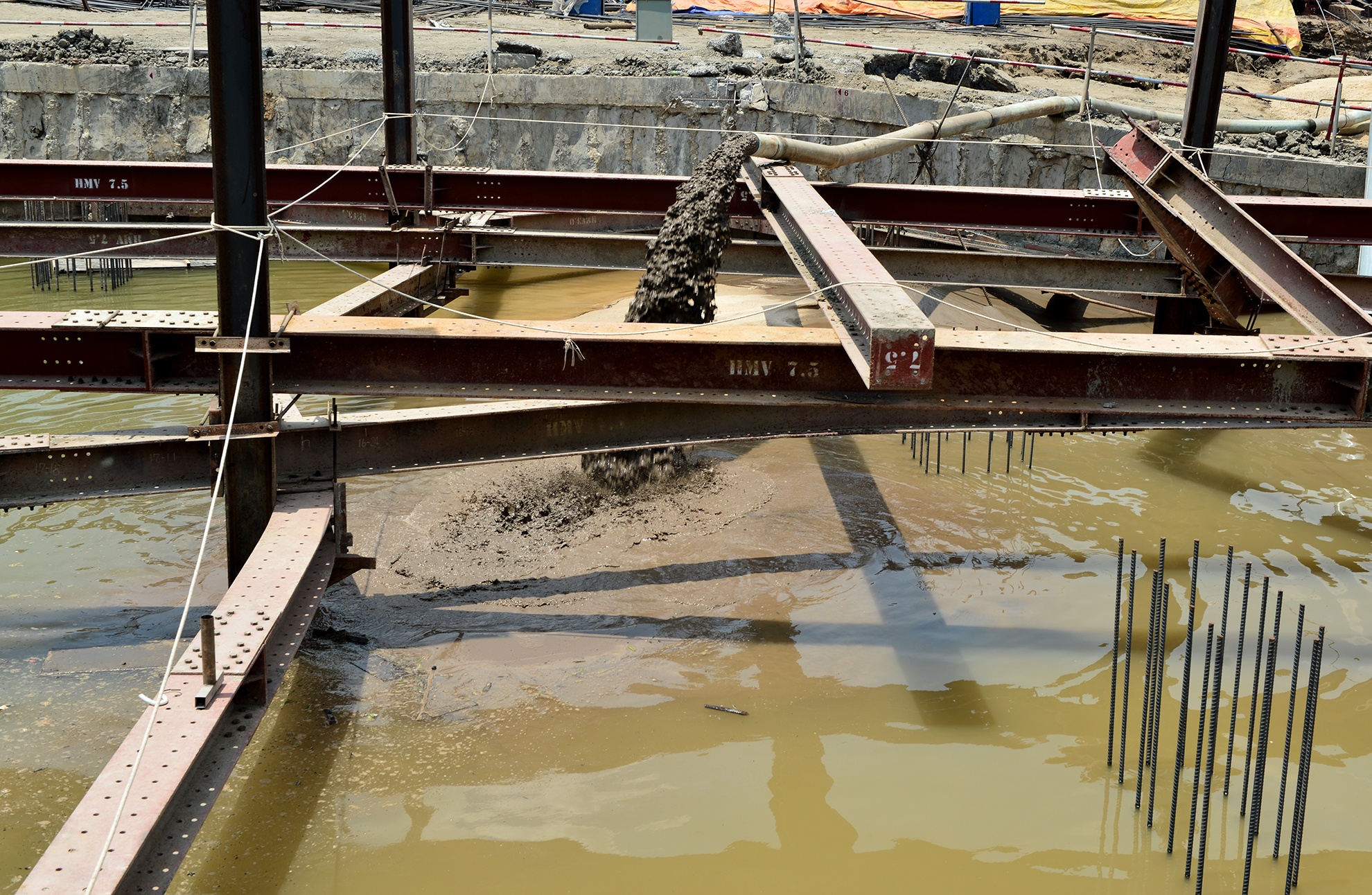 cong trinh cao tang sut lun o Sai Gon anh 7