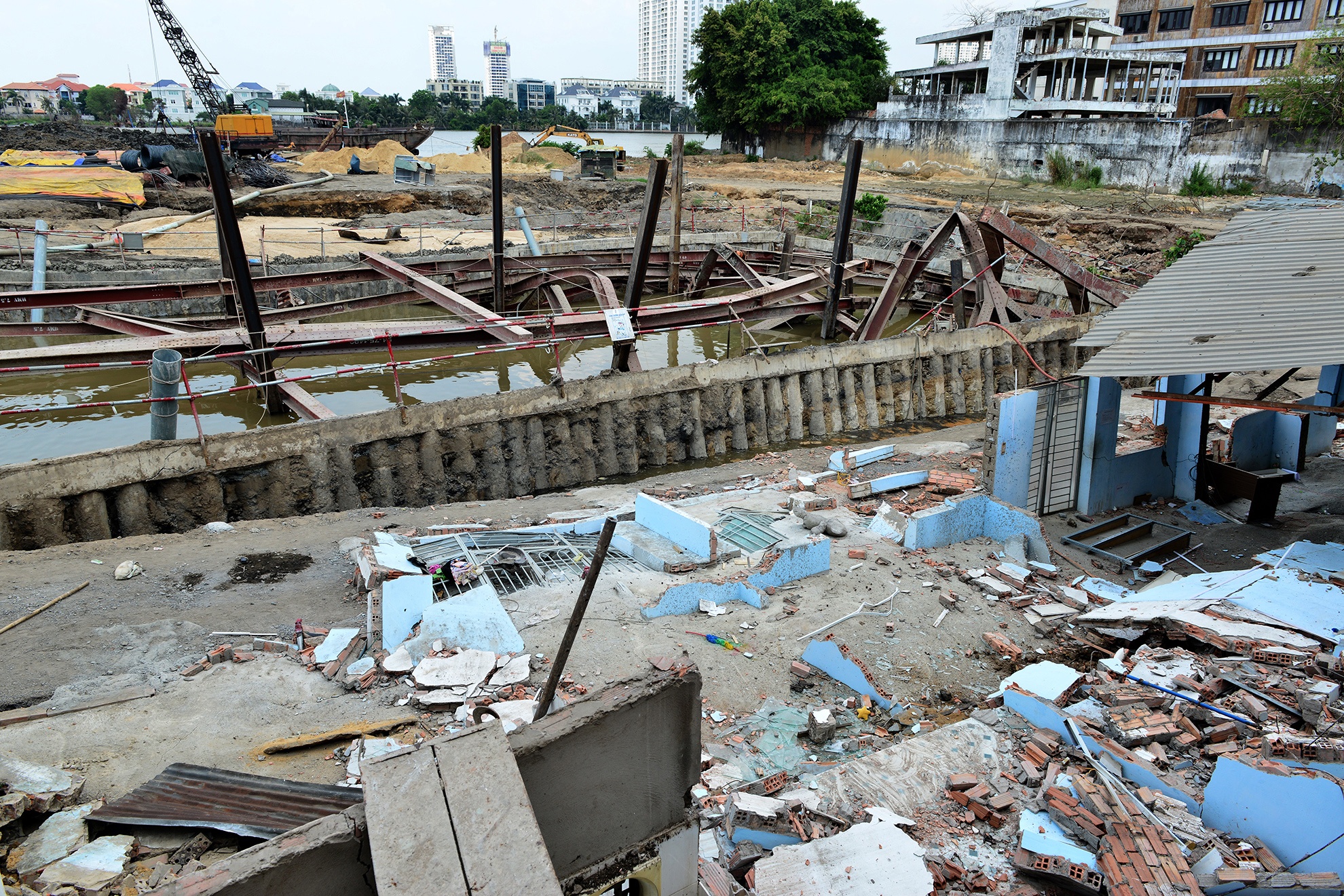 cong trinh cao tang sut lun o Sai Gon anh 1