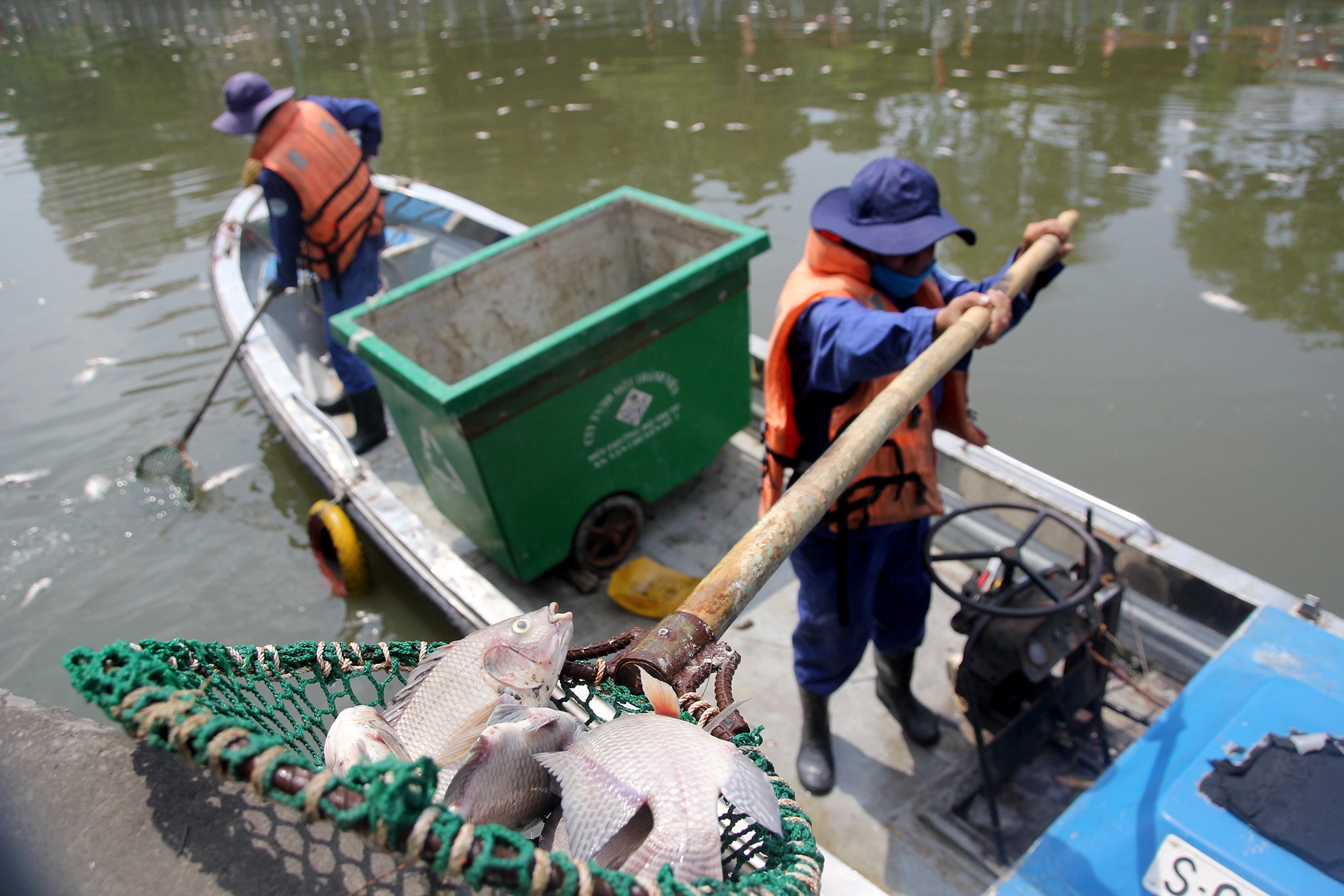 Ca chet kenh Nhieu Loc anh 13