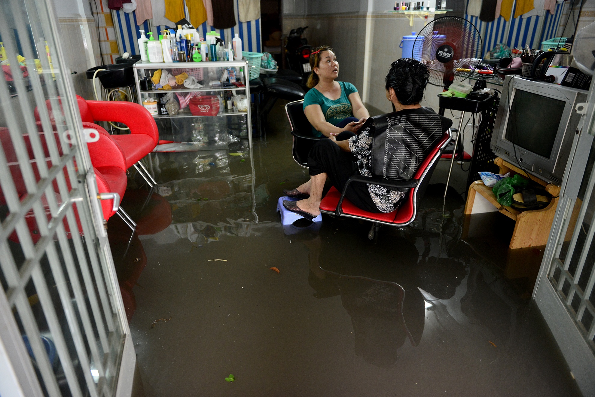 hang tram nha dan bi ngam trong nuoc ban o Sai Gon anh 10