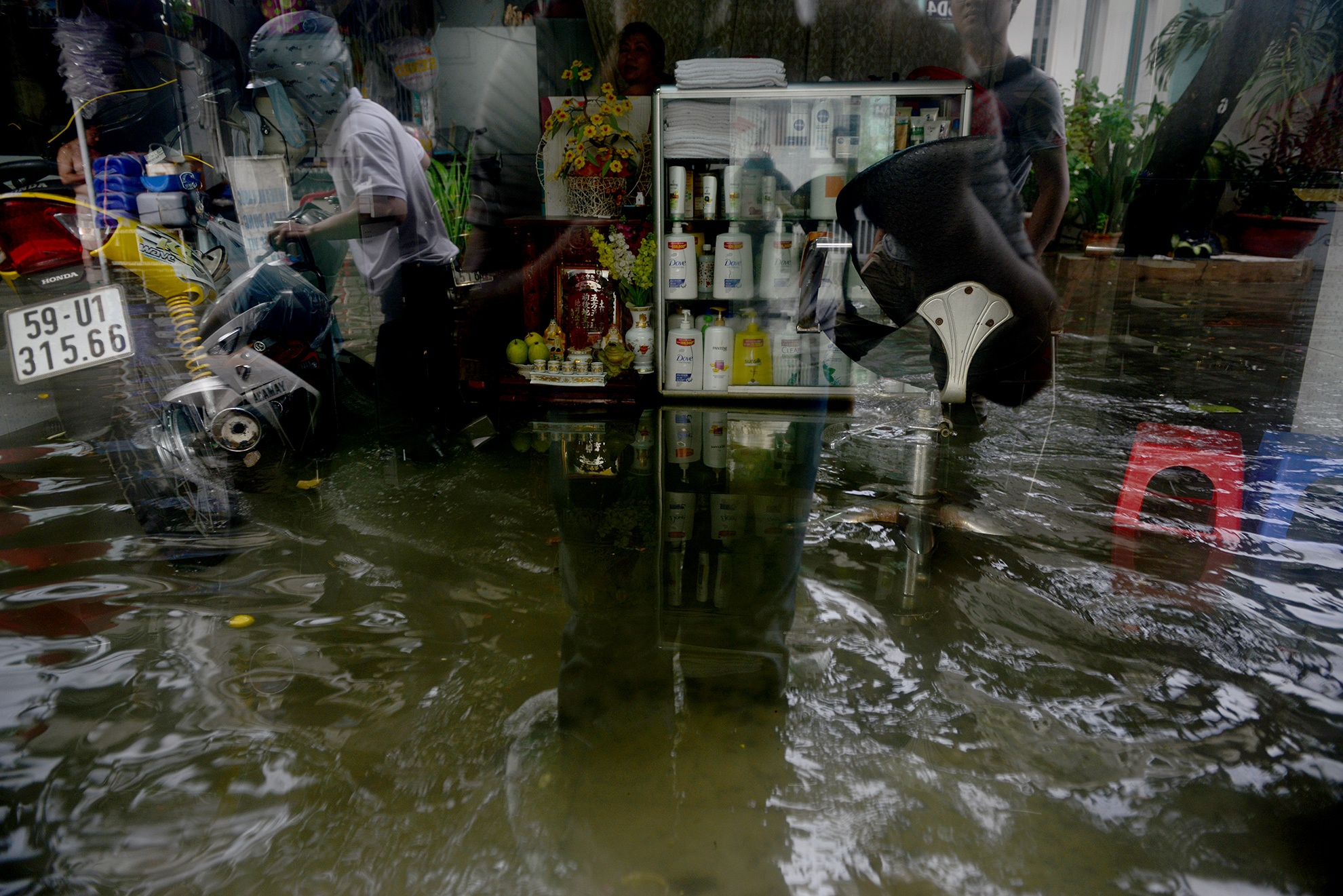 hang tram nha dan bi ngam trong nuoc ban o Sai Gon anh 12
