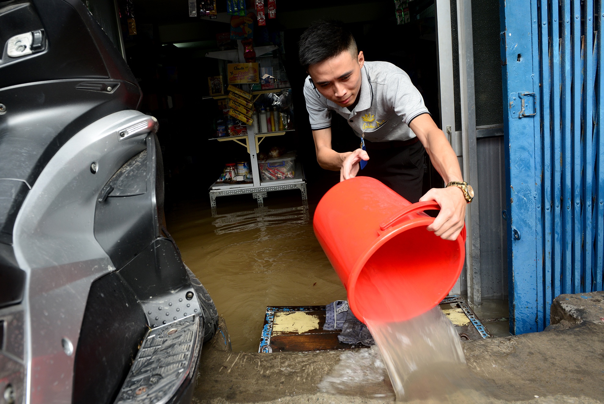 hang tram nha dan bi ngam trong nuoc ban o Sai Gon anh 17