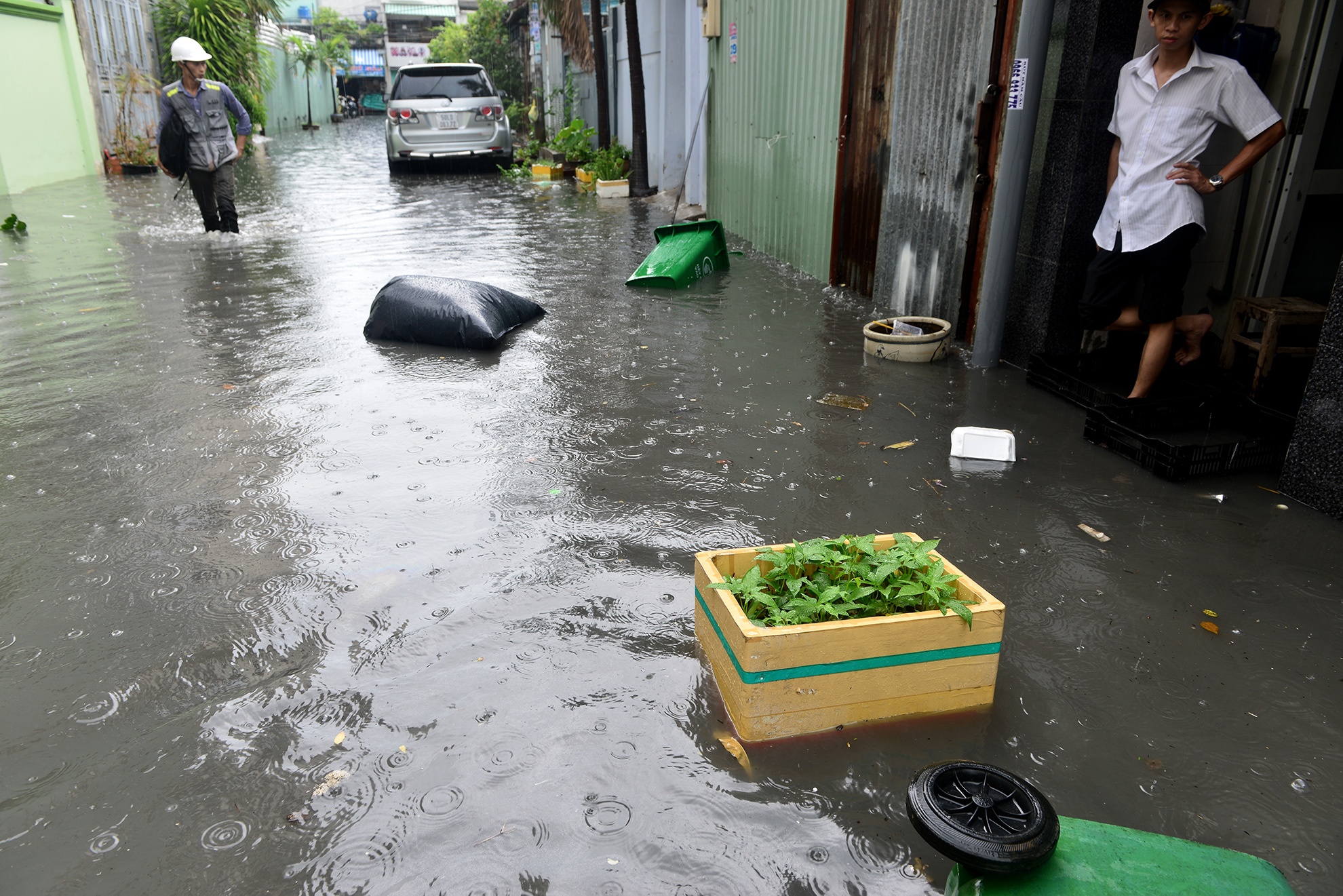 hang tram nha dan bi ngam trong nuoc ban o Sai Gon anh 3