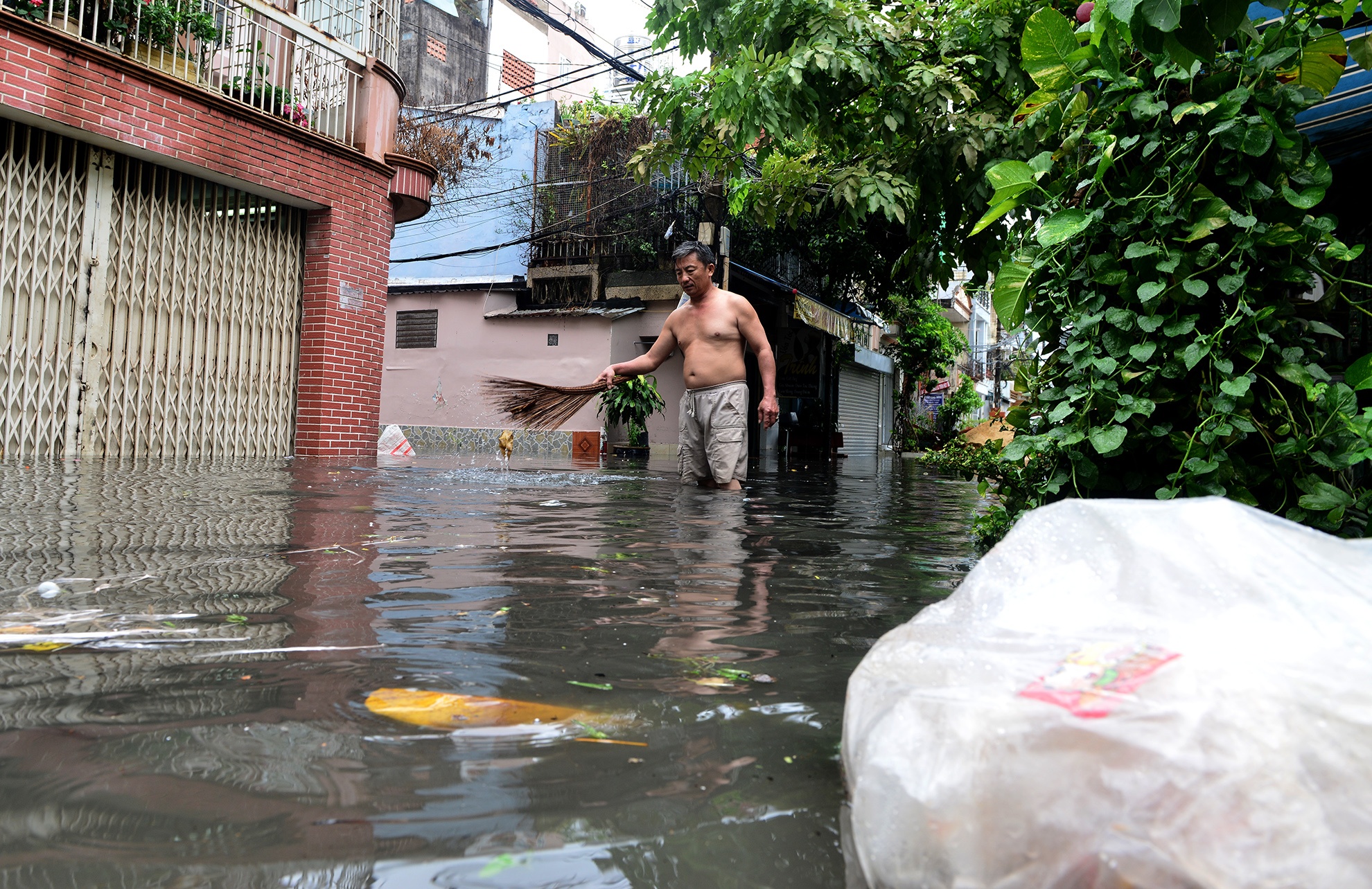 hang tram nha dan bi ngam trong nuoc ban o Sai Gon anh 4