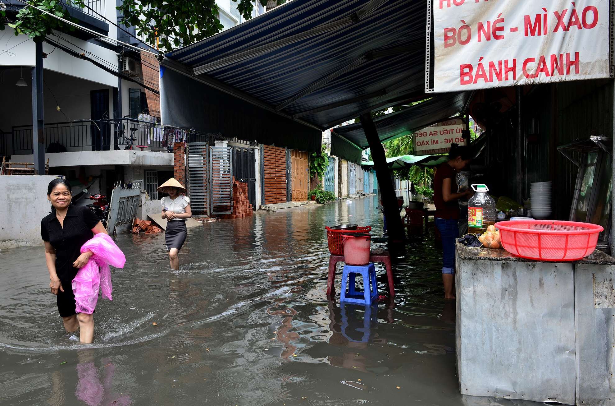hang tram nha dan bi ngam trong nuoc ban o Sai Gon anh 5