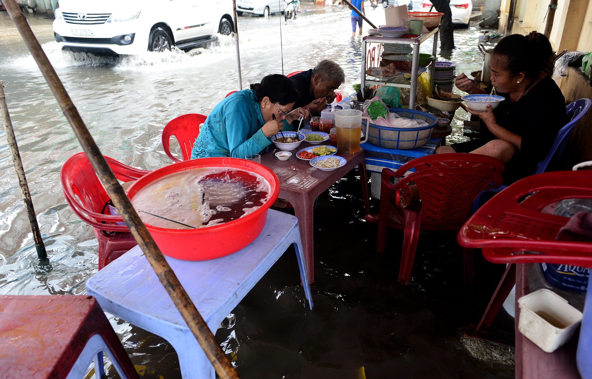hang tram nha dan bi ngam trong nuoc ban o Sai Gon anh 6