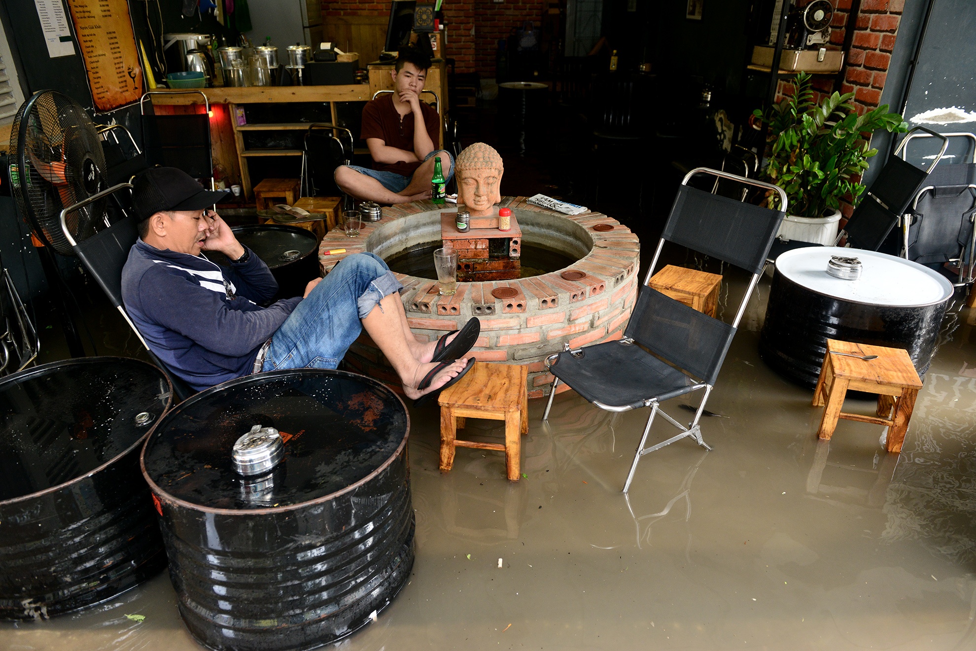 hang tram nha dan bi ngam trong nuoc ban o Sai Gon anh 9