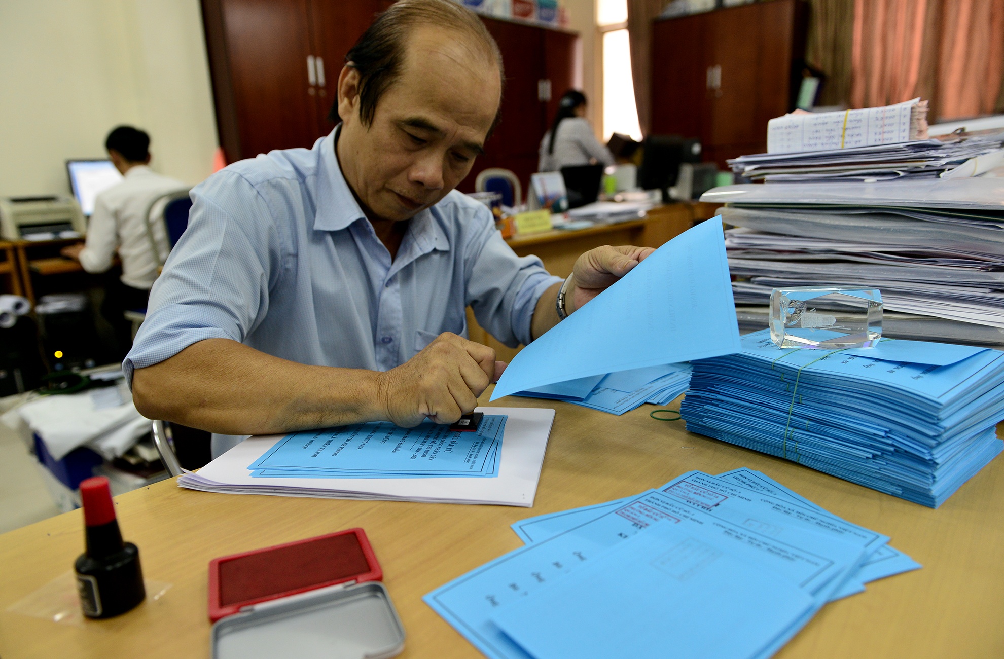 Hinh anh ngay bau cu anh 16