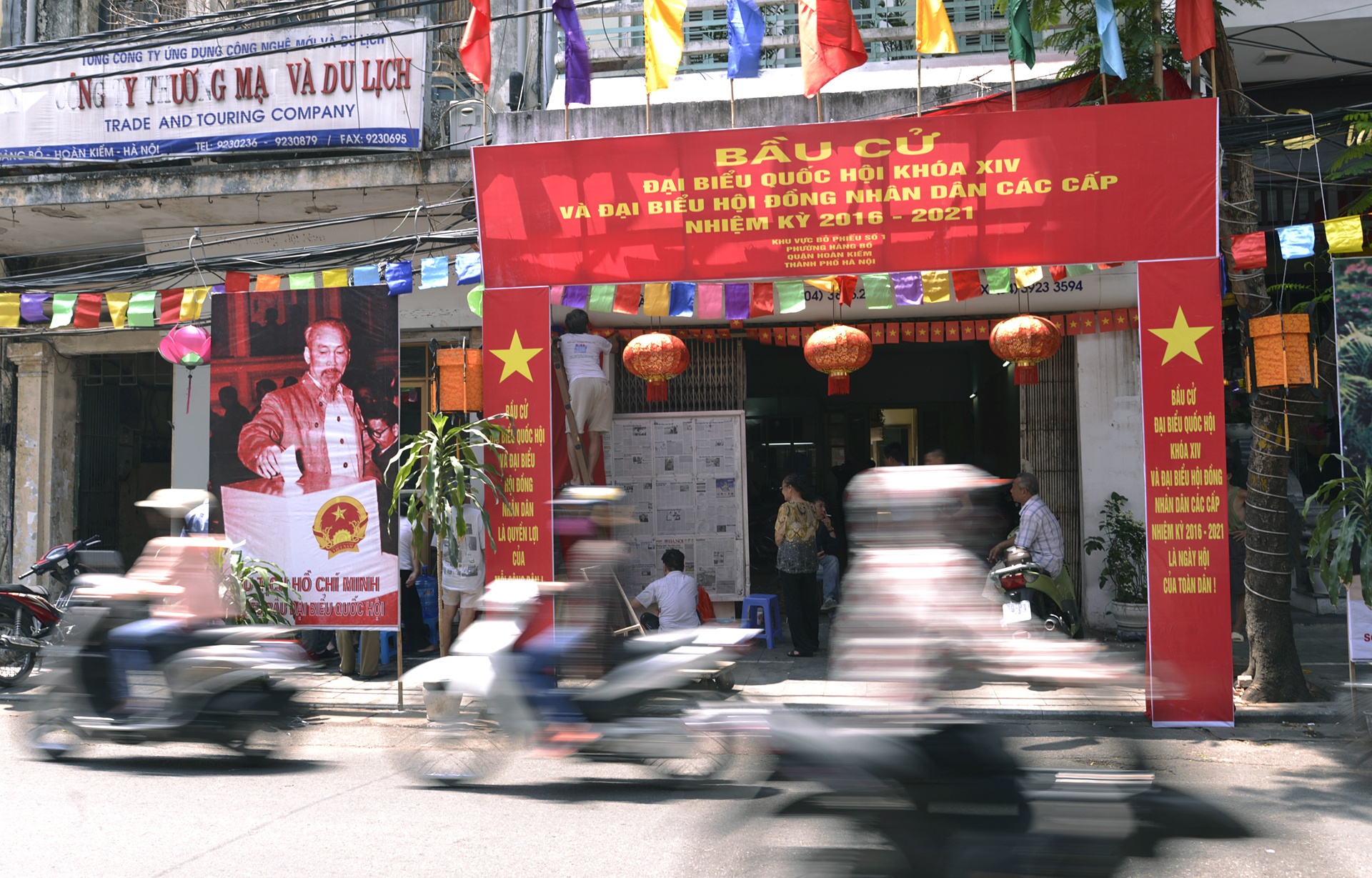 Hinh anh ngay bau cu anh 2