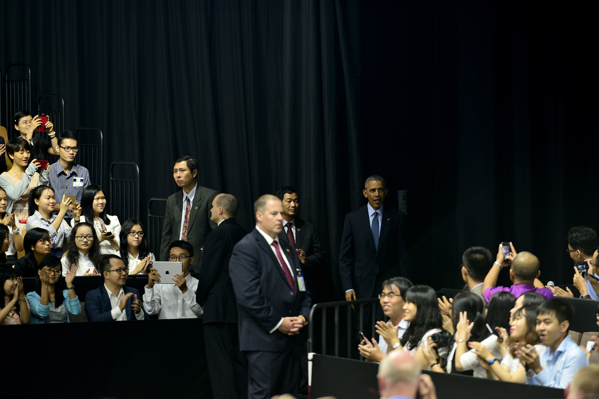 TT Obama gap gioi tre TP HCM anh 3