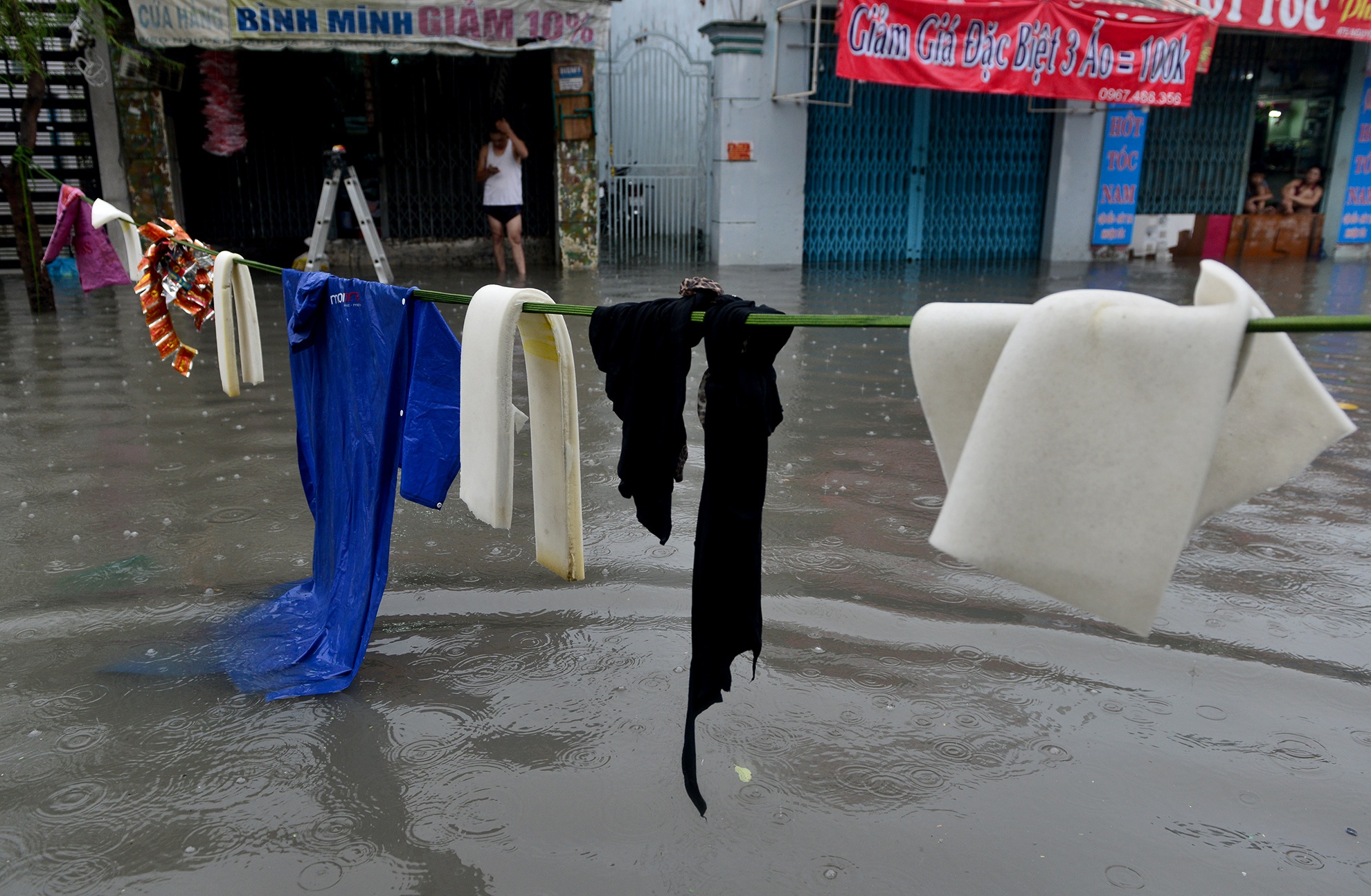 sai gon ngap nang anh 2