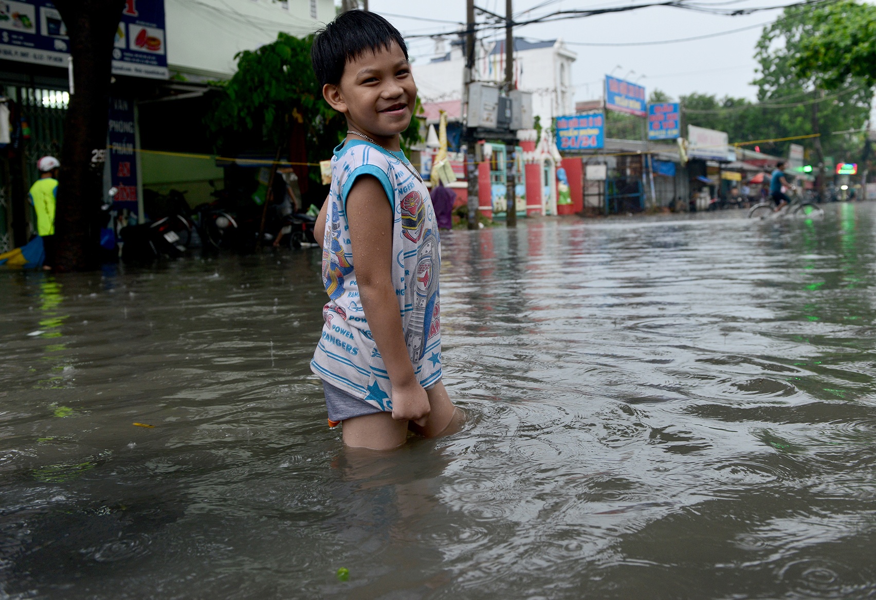 Sai Gon ngap nang sau con mua lon hinh anh