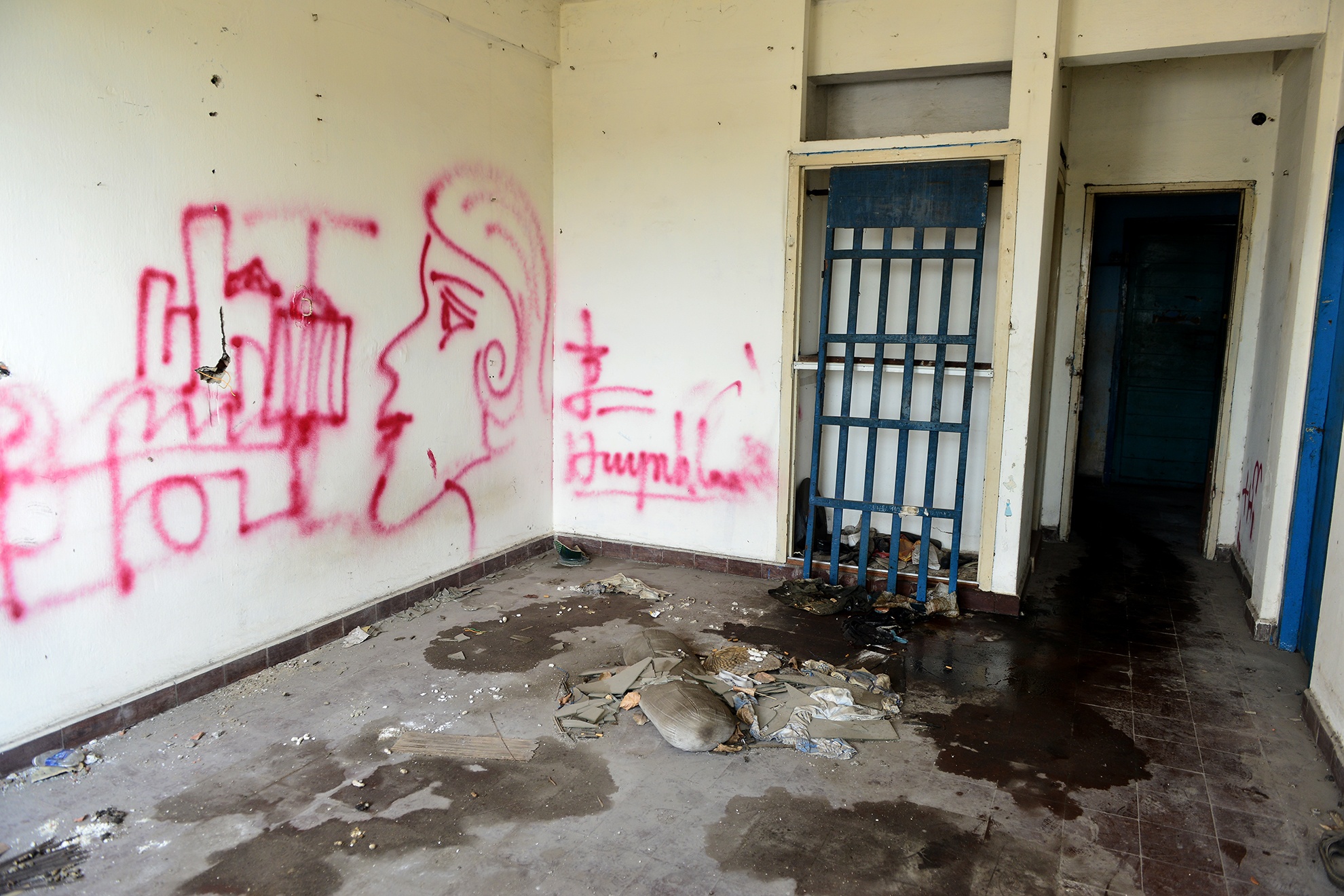 chung cu bi thu Dinh La Thang muon thao do anh 14