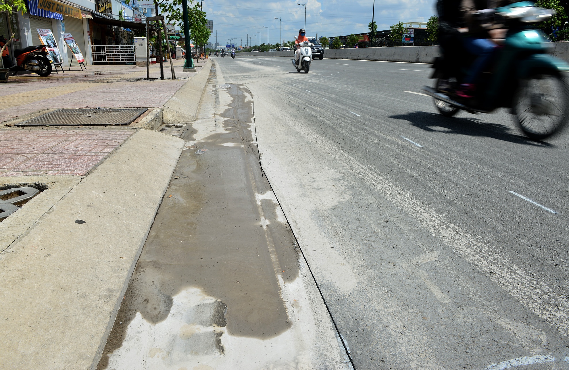 vet nut xuat hien tren duong Pham Van Dong anh 3