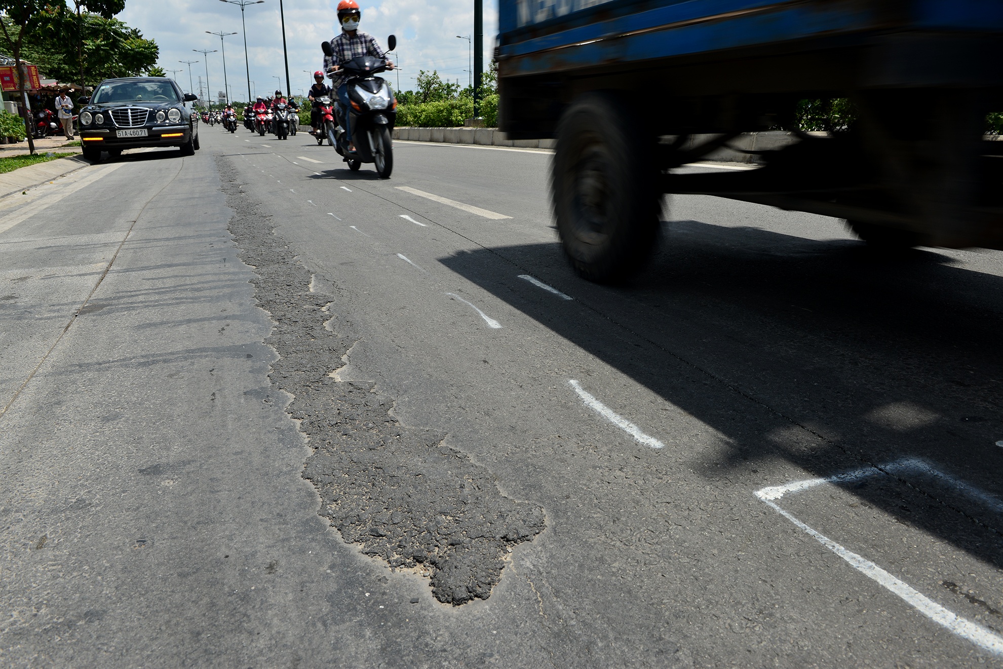 vet nut xuat hien tren duong Pham Van Dong anh 4