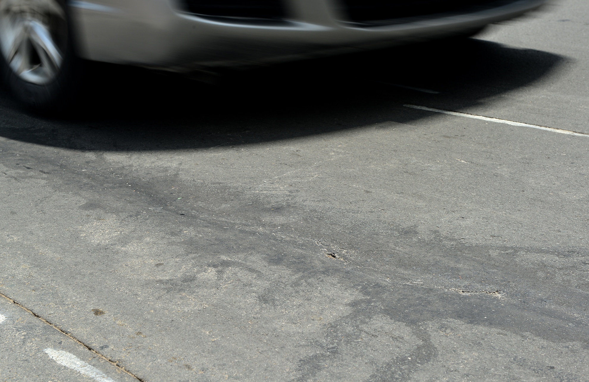 vet nut xuat hien tren duong Pham Van Dong anh 5