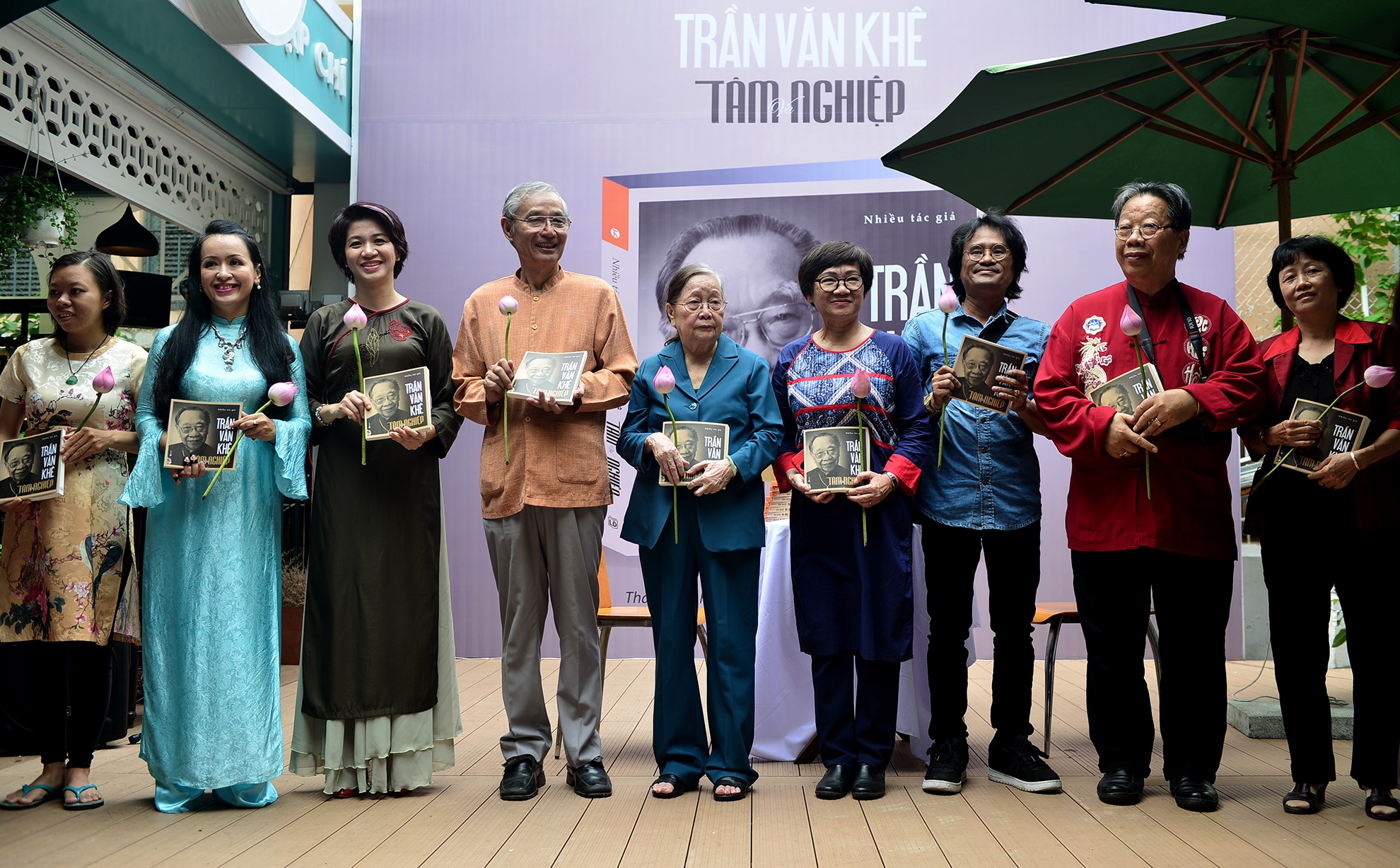 ra mat an pham Tran Van Khe: Tam va Nghiep anh 1