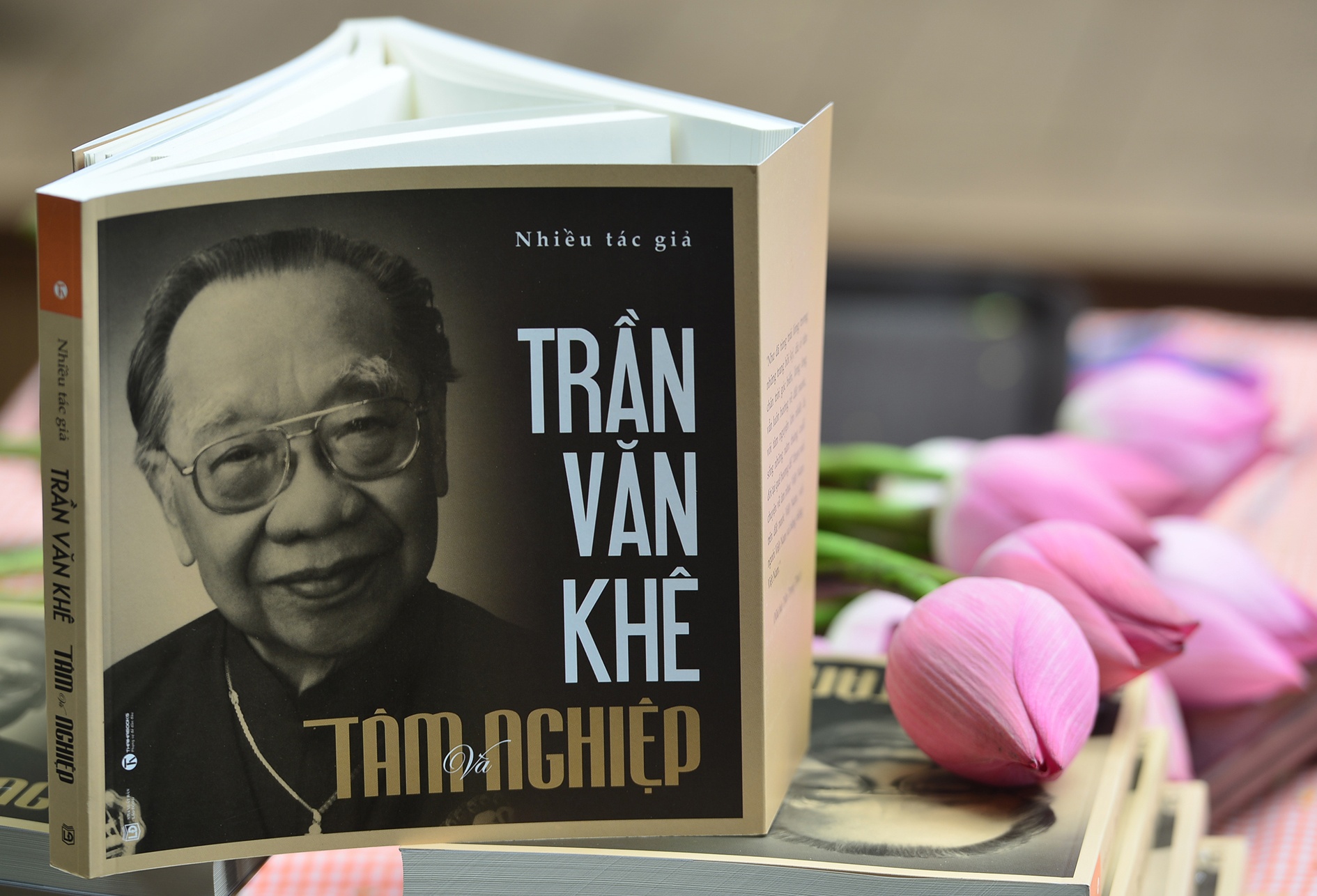 Nhung nen nhang long tuong nho GS Tran Van Khe hinh anh