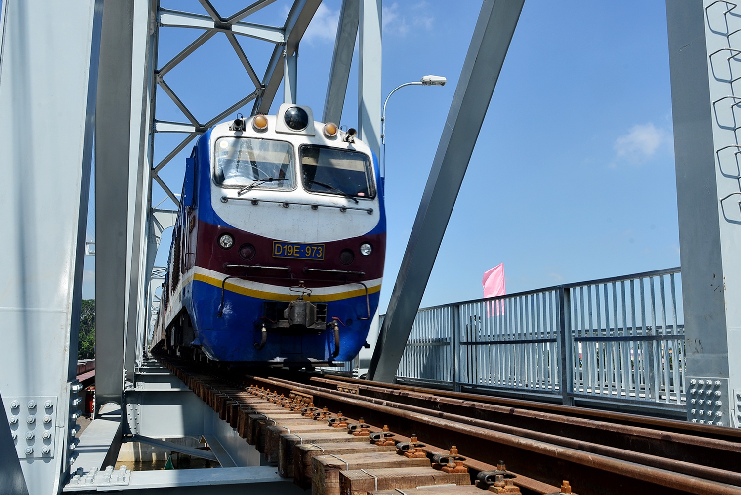 Tau chay thu tren cau Ghenh truoc ngay khanh thanh hinh anh